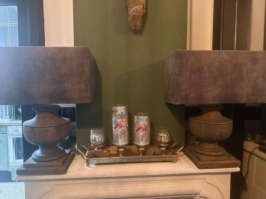 2 mooie houten  mangohouten tafellampen met kappen, Huis en Inrichting, Lampen | Tafellampen, Ophalen, Zo goed als nieuw, Minder dan 50 cm