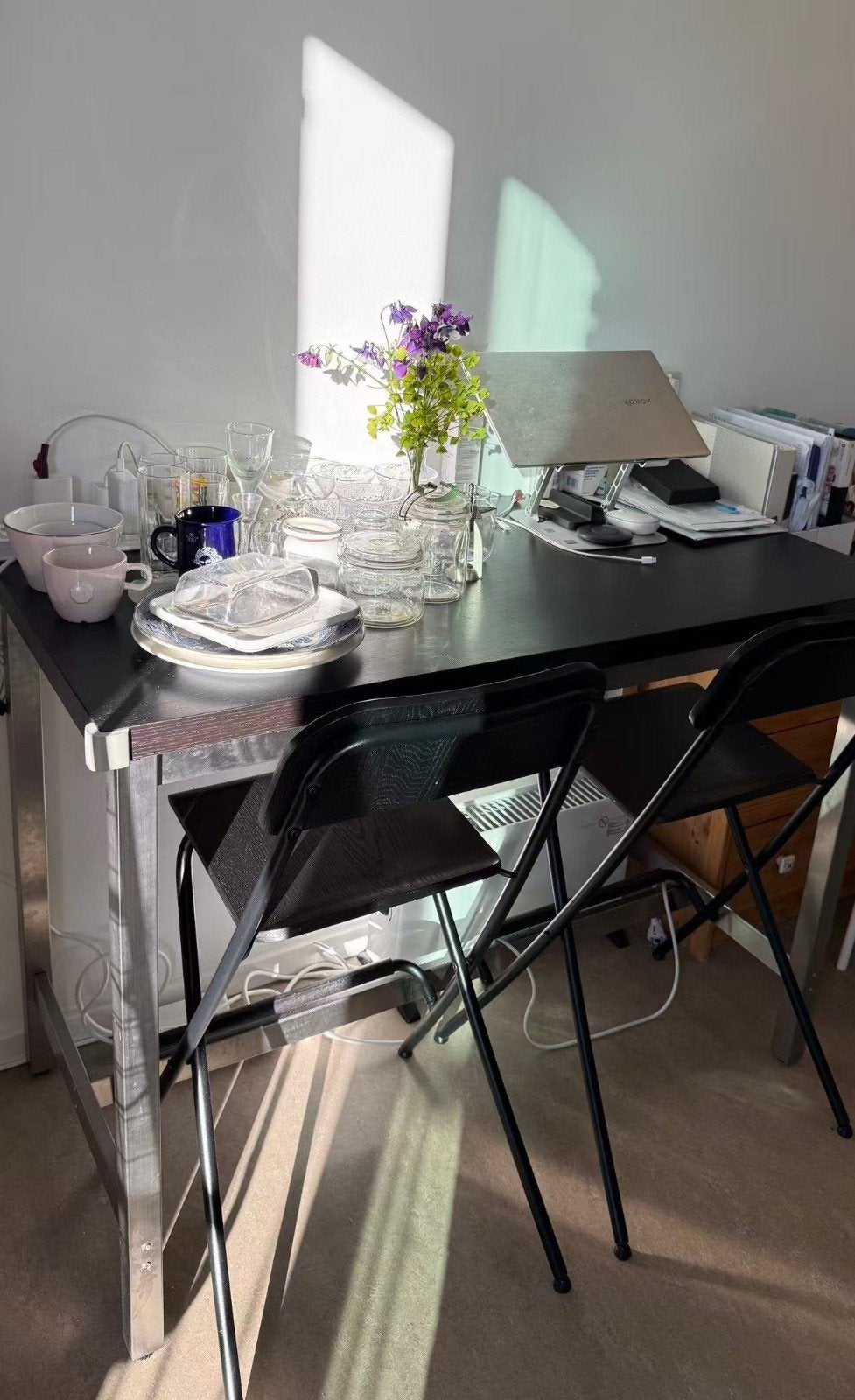 IKEA UTBY Bartafel, RVS met zwart blad, Huis en Inrichting, Gebruikt, 100 tot 150 cm, Modern, Industrieel, Tot twee personen