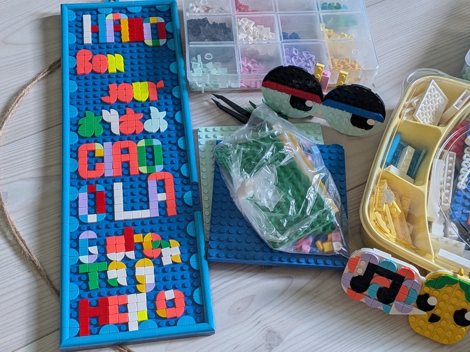 Grote set LEGO DOTS met diverse accessoires en boekjes, Ophalen of Verzenden, Zo goed als nieuw, Overige merken