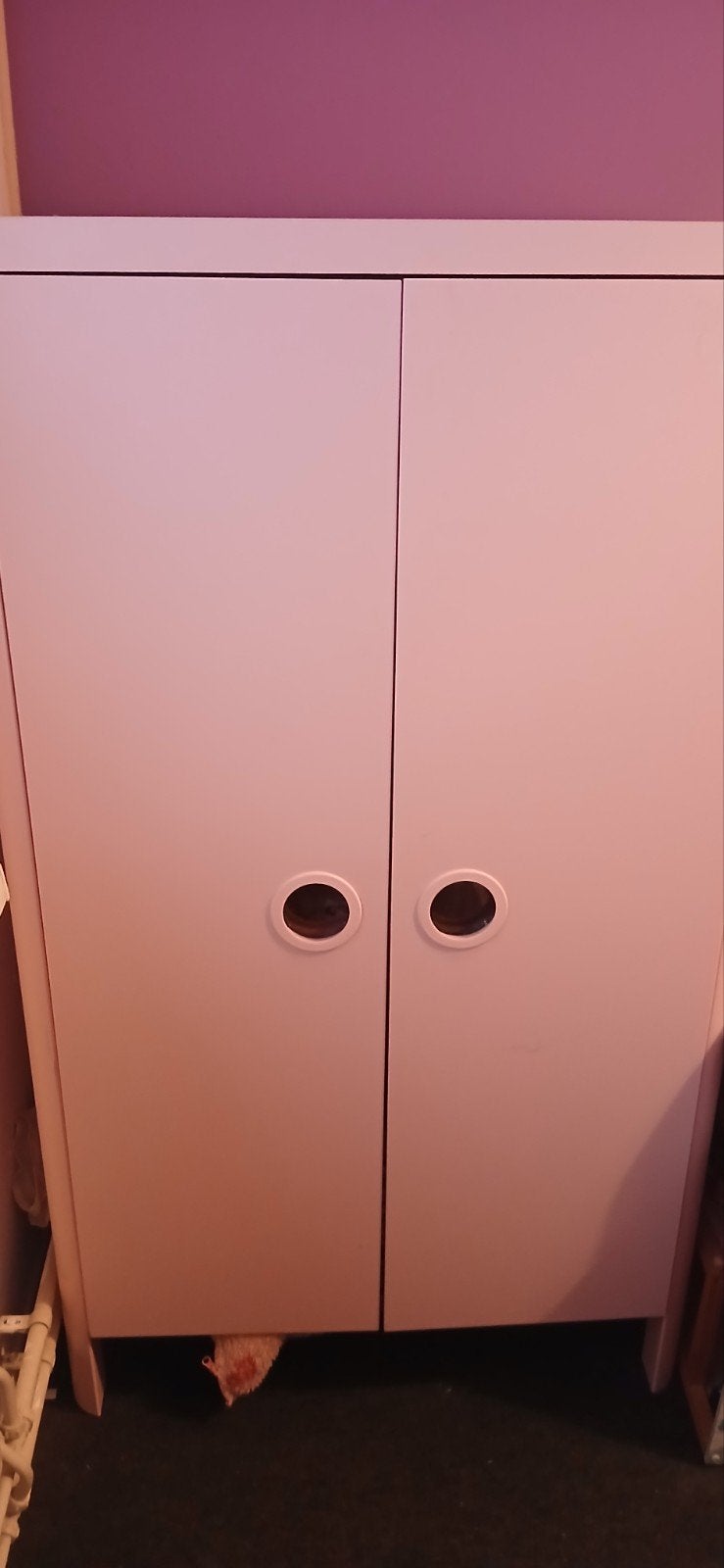 IKEA BUSUNGE kledingkast roze (met kleine gaatjes), Ophalen, 50 tot 75 cm, 50 tot 100 cm