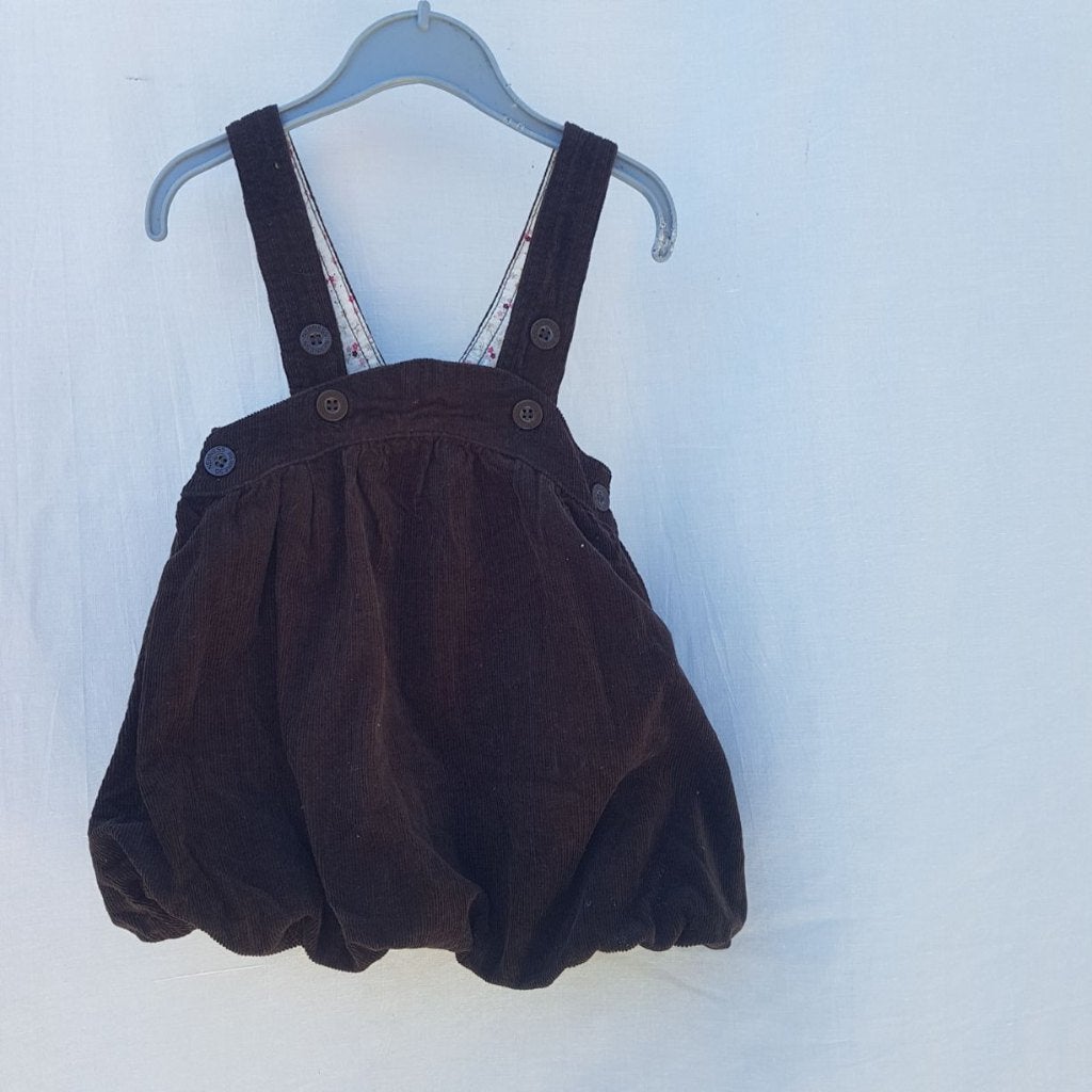 Schattig NIEUW bruin ribcord tuinjurkje. Mt 62. Merk Newness, Meisje, ., Jurkje of Rokje, Nieuw