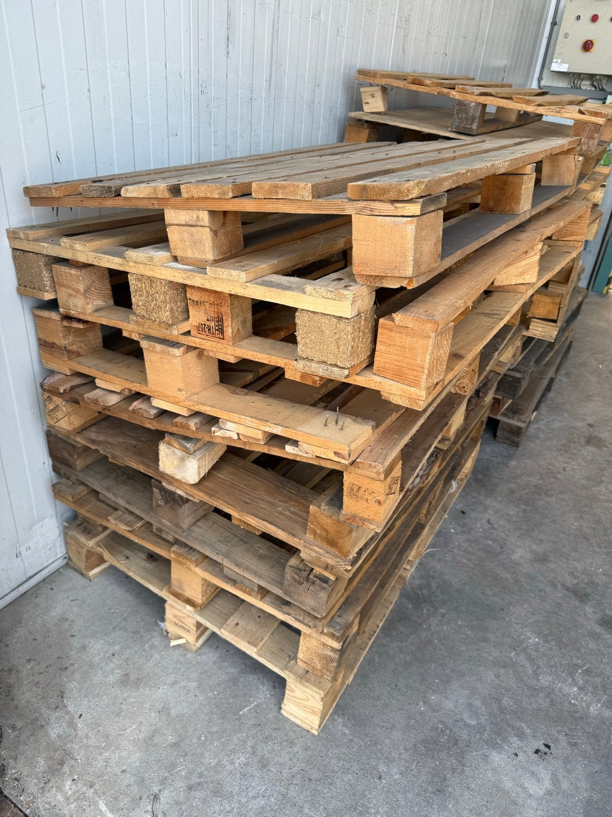 18 pallets 80x120 halfzwaar - reparatie of klussen, Doe-het-zelf en Verbouw, Ophalen, Gebruikt, Hout