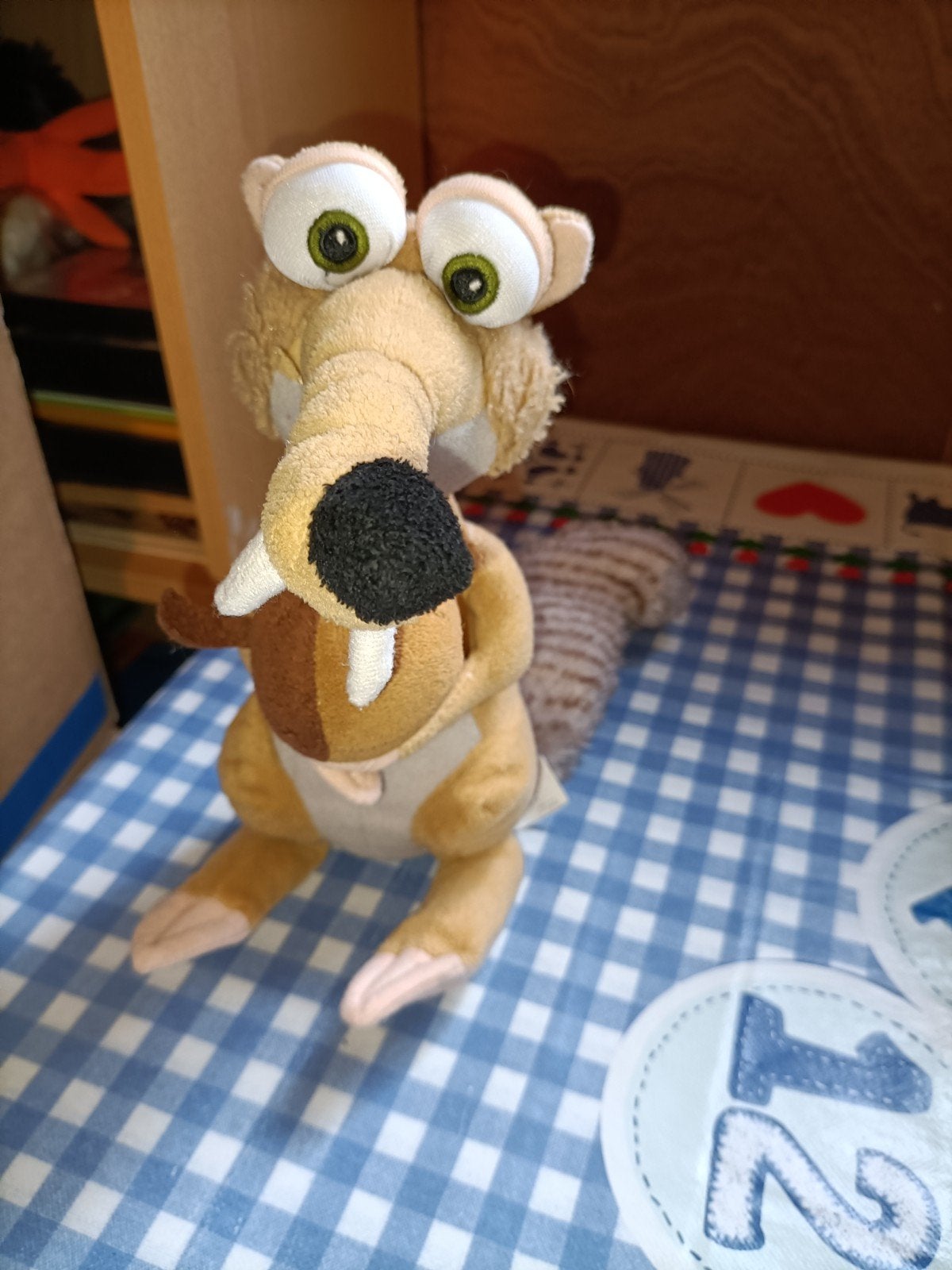 Scrat knuffel eekhoorn van Ice Age met eikel 24 cm, Ophalen of Verzenden, Zo goed als nieuw, Overige typen
