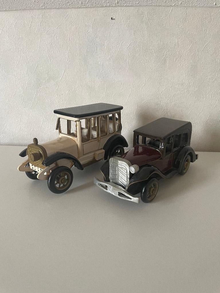 Twee vintage houten modelauto's., Ophalen