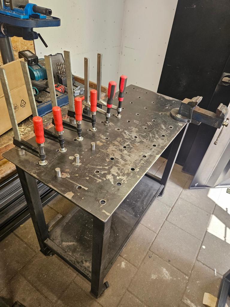 Lastafel met klemmen en bankschroef, Ophalen, Bankschroef