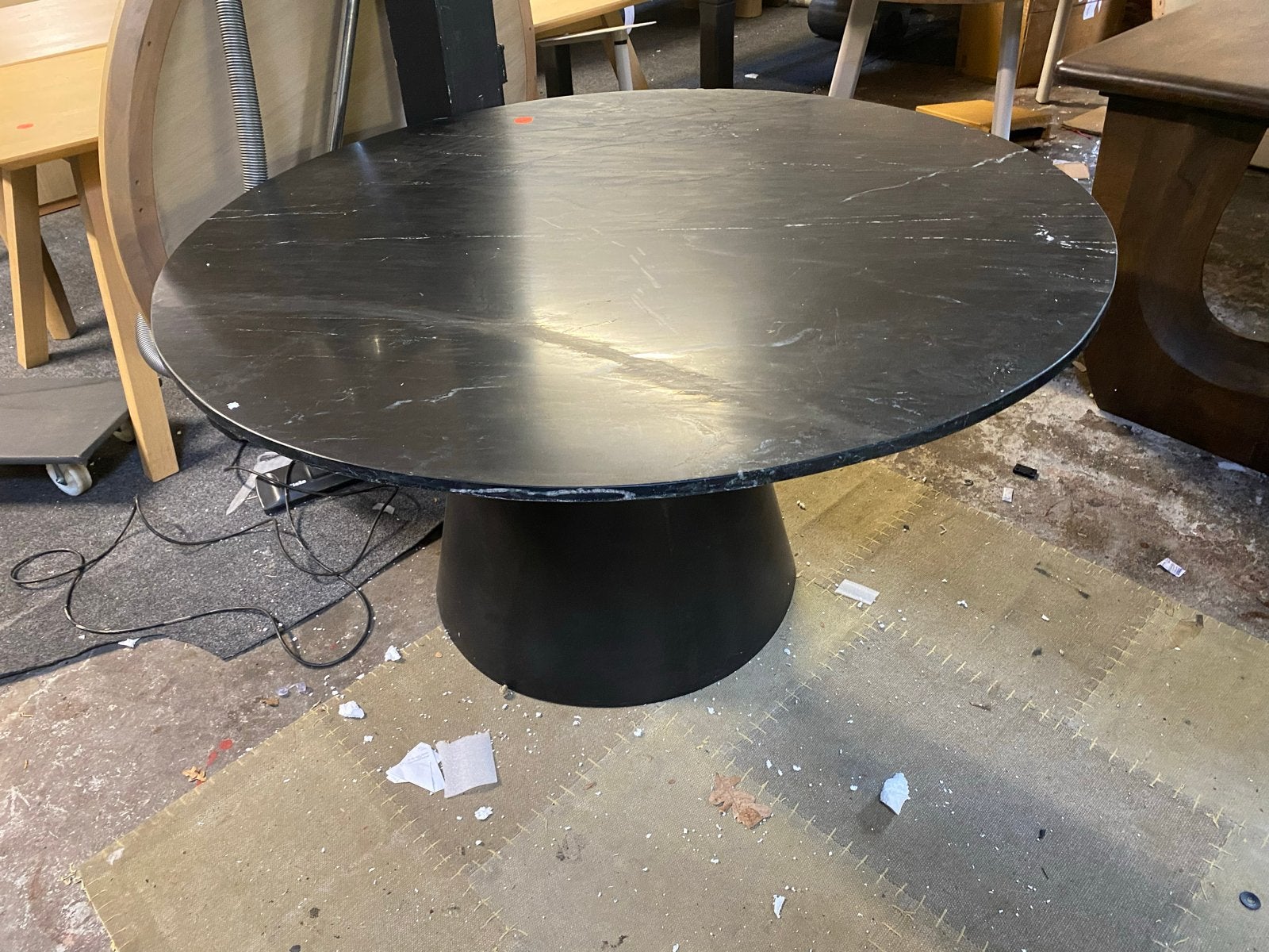 Ronde tafel bkeuze 130cm zwart marmer met stalen poot, Ophalen, Rond, Nieuw, Vijf personen of meer