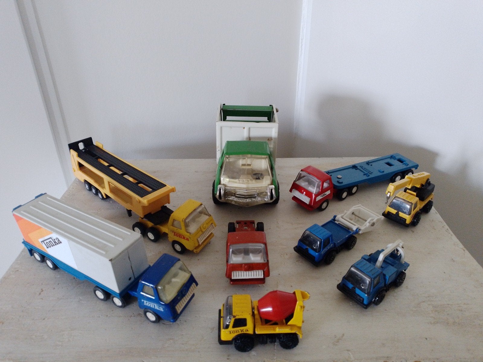 9 stuks tonka speelgoed auto.s zijn ook per stuk te koop, Ophalen of Verzenden
