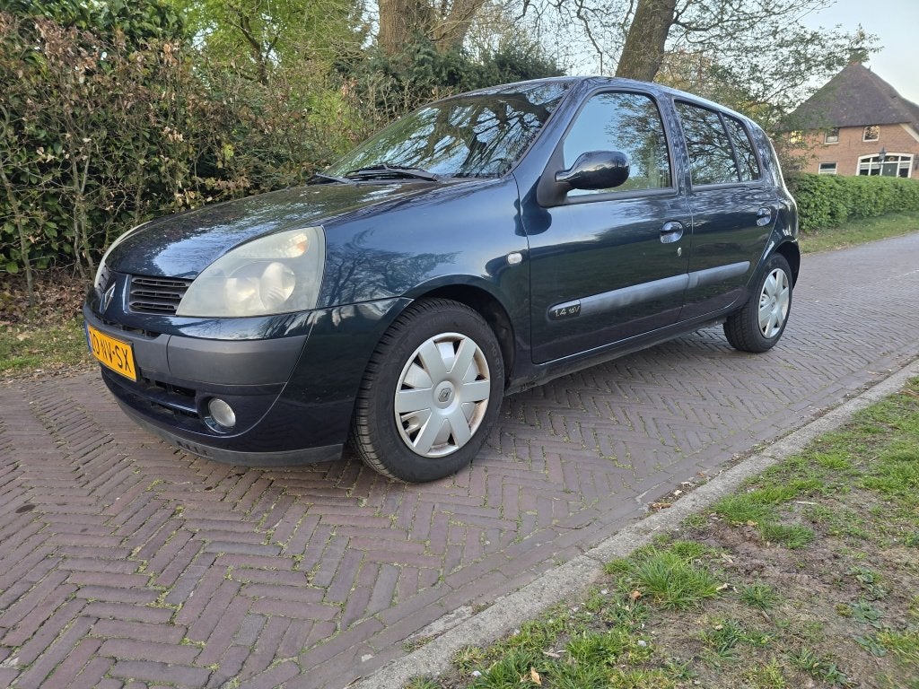 Renault Clio 1.4-16V Dynam.Luxe (bj 2004), 4 cilinders, Handgeschakeld, 1390 cc, Metallic lak
