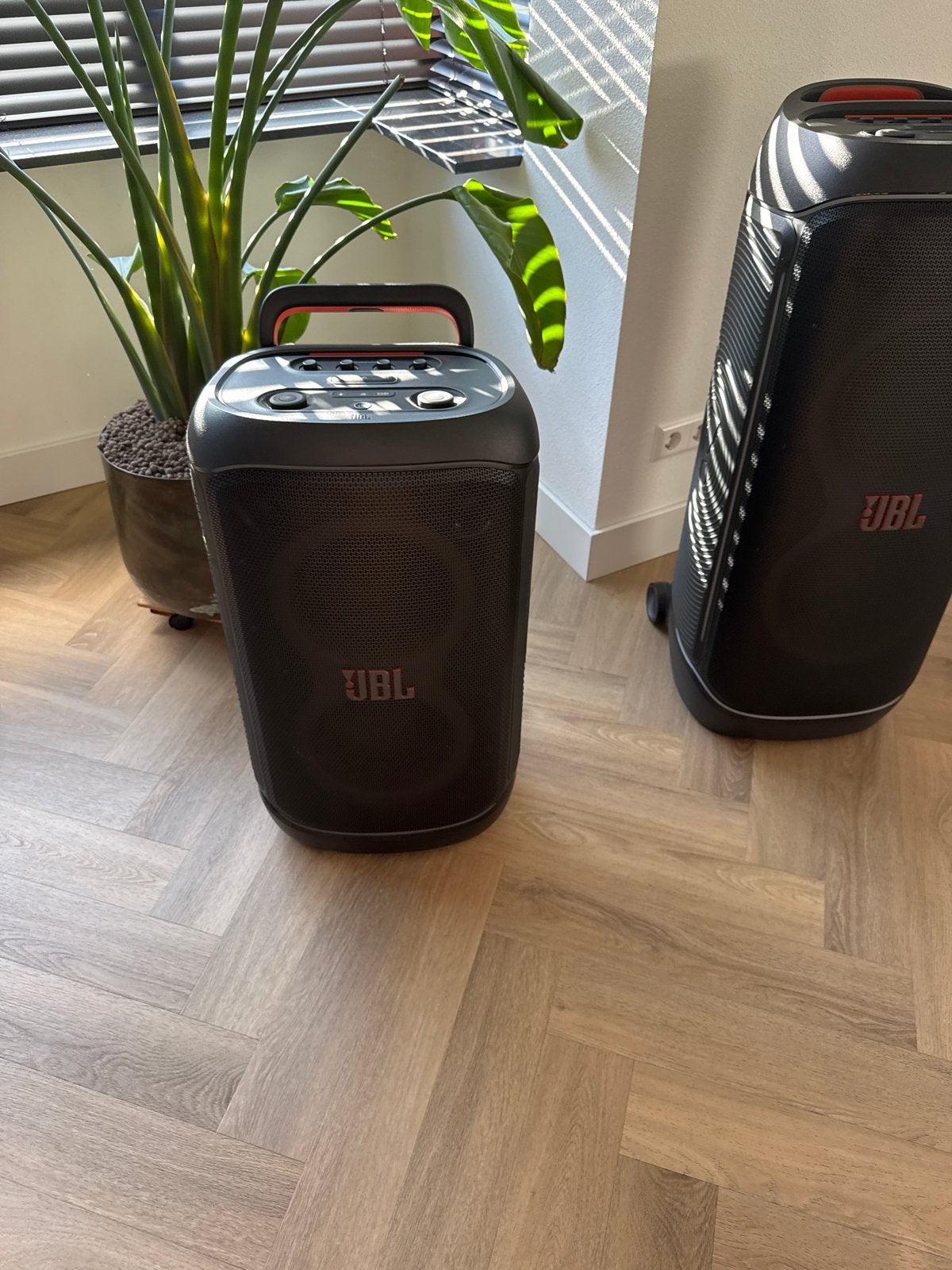 JBL Partybox 520 - Zo goed als nieuw, incl. batterij en doos, Party speaker, Ophalen of Verzenden, Zo goed als nieuw, Inclusief oplader