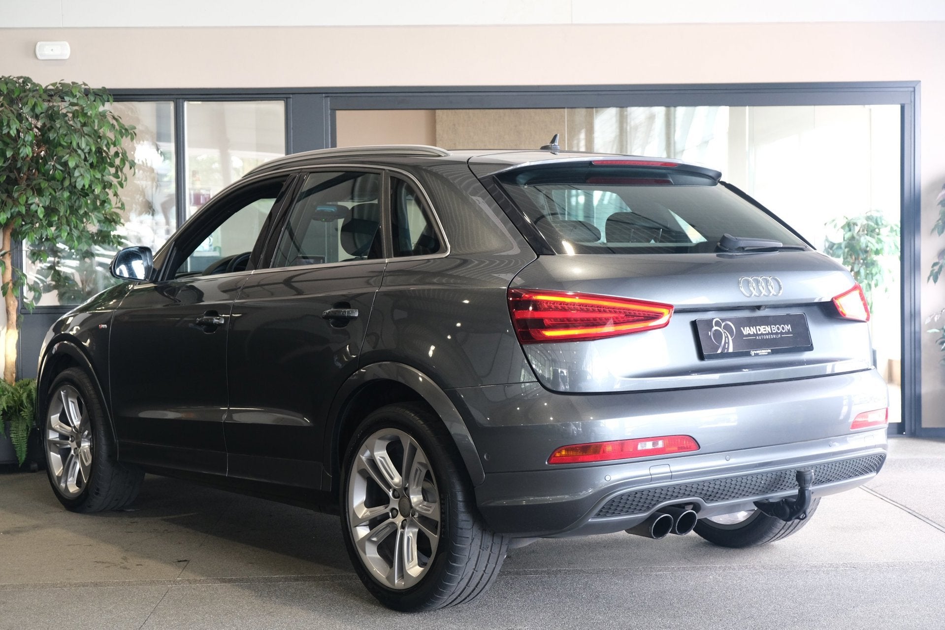 Audi Q3 2.0 TFSI quattro 211pk 2x S-line Navi Camera Trekhaa, Auto's, Audi, 1998 cc, Gebruikt, Zwart, Origineel Nederlands