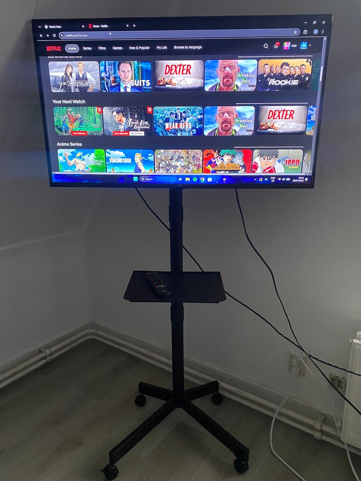 TV met verrijdbare standaard, Ophalen, Zo goed als nieuw, 50 Hz, Overige merken