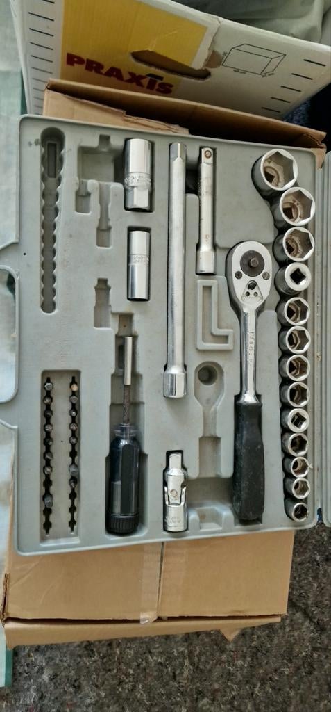 Gereedschapset met doppenset en ratel in koffer, Doe-het-zelf en Verbouw, Gereedschap | Handgereedschap, Ophalen, Gebruikt