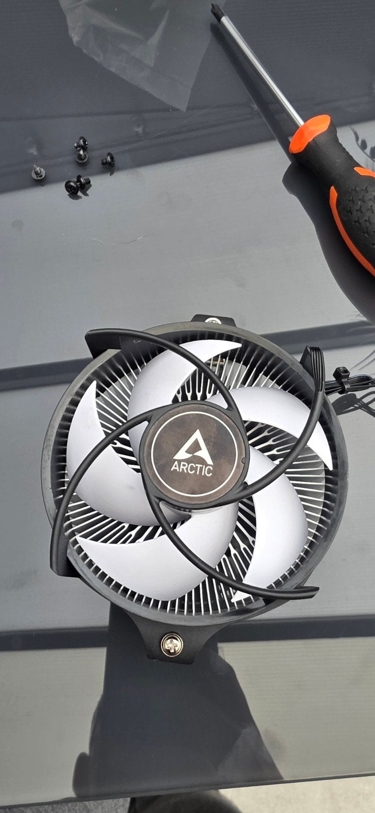 Arctic CPU Koeler met Bevestigingsmateriaal, Computers en Software, Computerkoelers, Ophalen of Verzenden, Gebruikt, Luchtkoeling