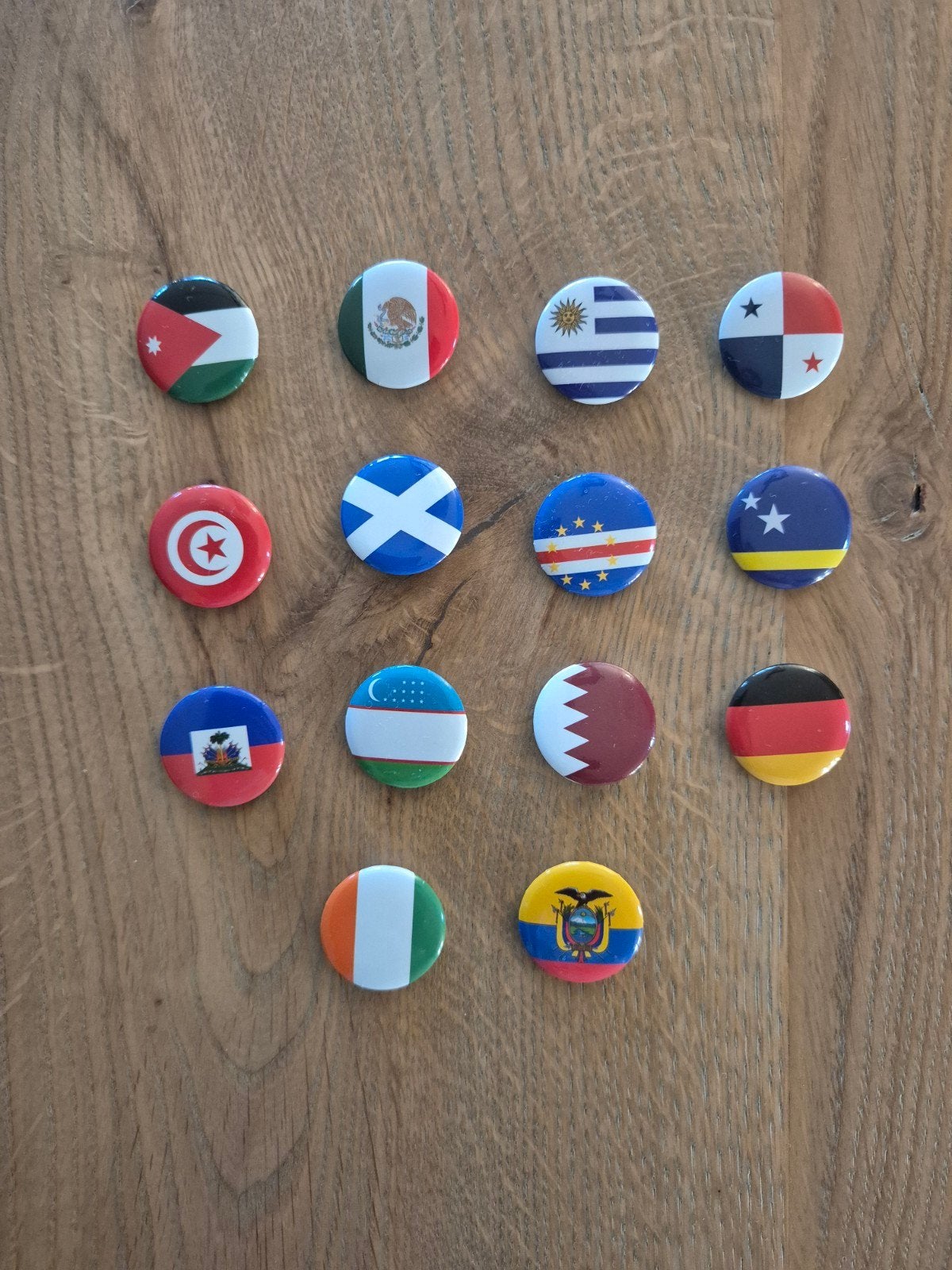 14 verschillende landen WK-Buttons aktie Dekamarkt, Ophalen of Verzenden