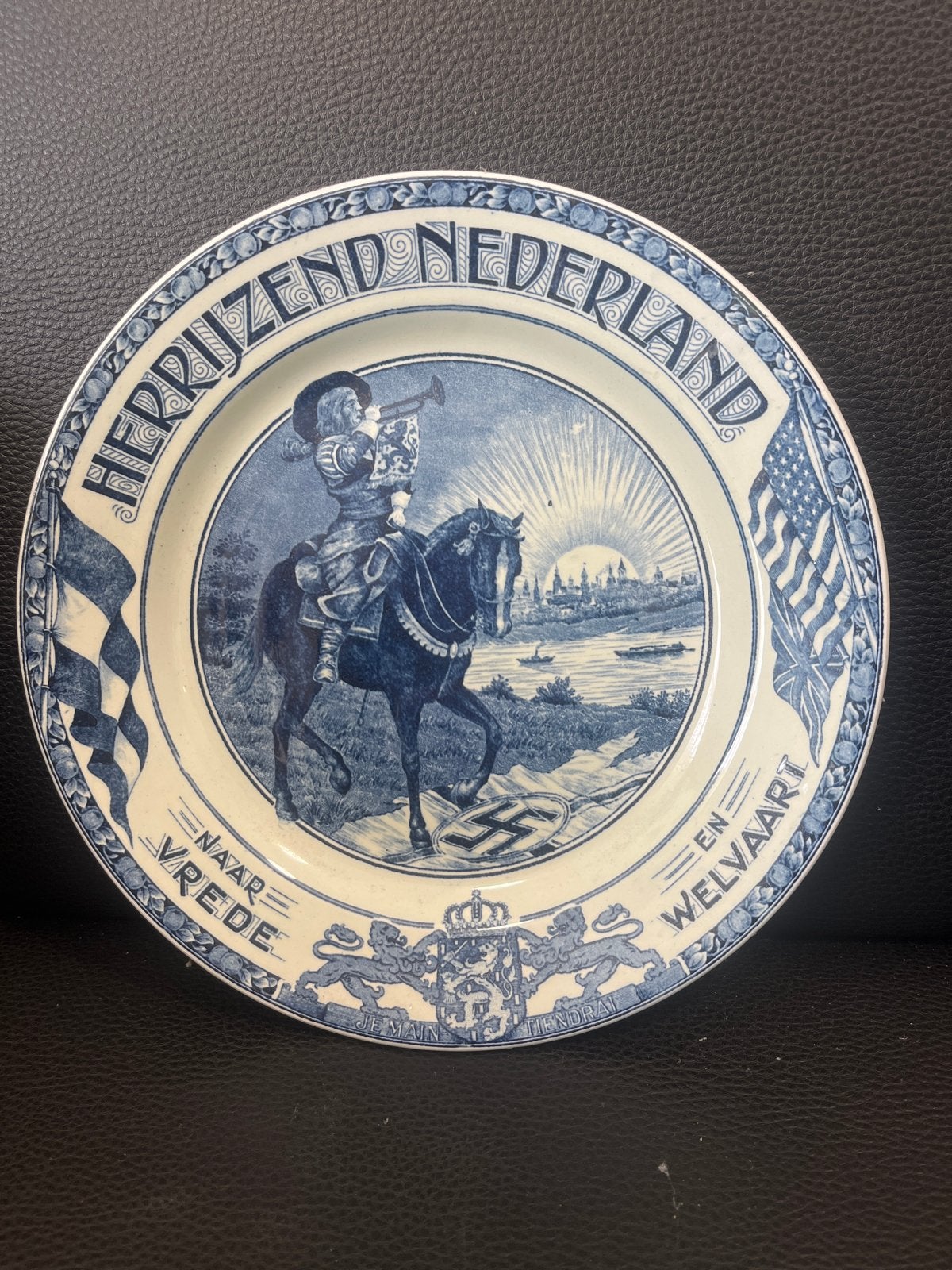 Société Céramique Maastricht Herrijzend Nederland 1945, Ophalen of Verzenden
