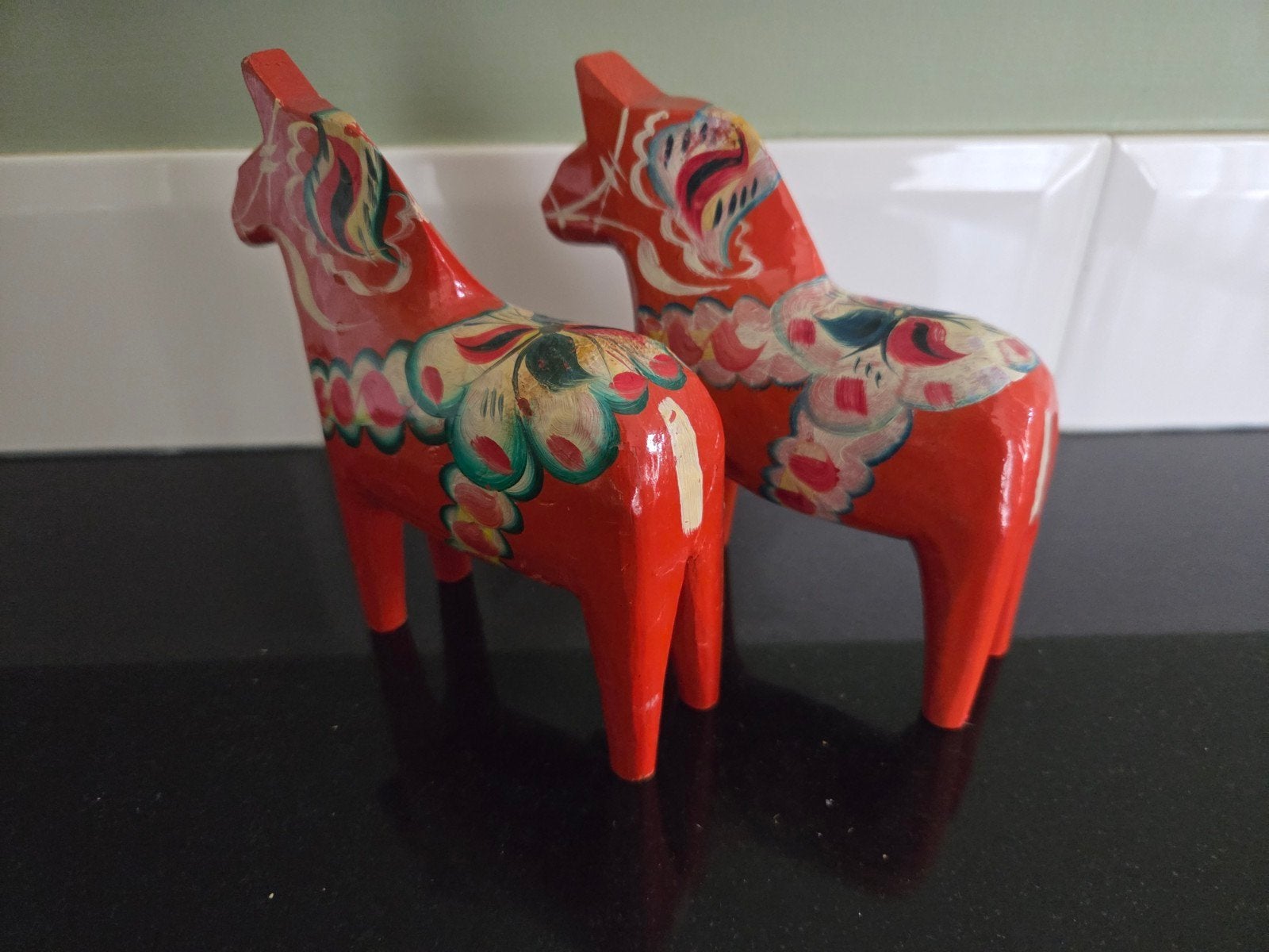 Set van 2 Zweedse Dala paarden - Handgeschilderd, Ophalen of Verzenden, Nieuw, Dier