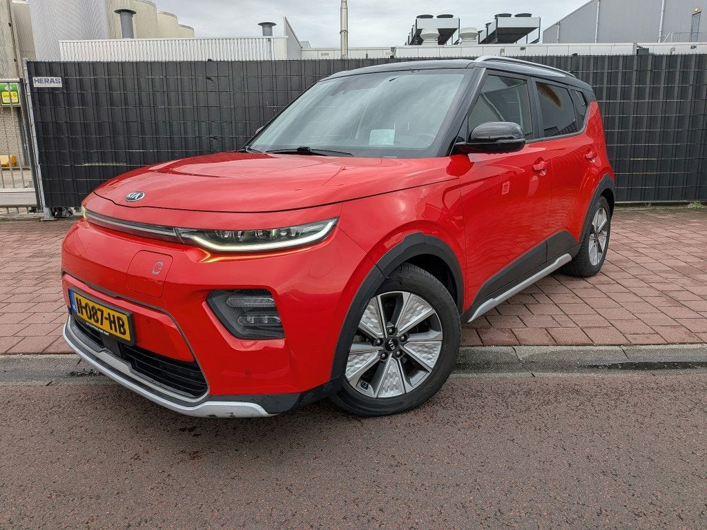 Kia e-Soul ExecutiveLine 64 kWh Alle opties, trekhaak, Auto's, Gebruikt, Zwart, 38 min, 1657 kg