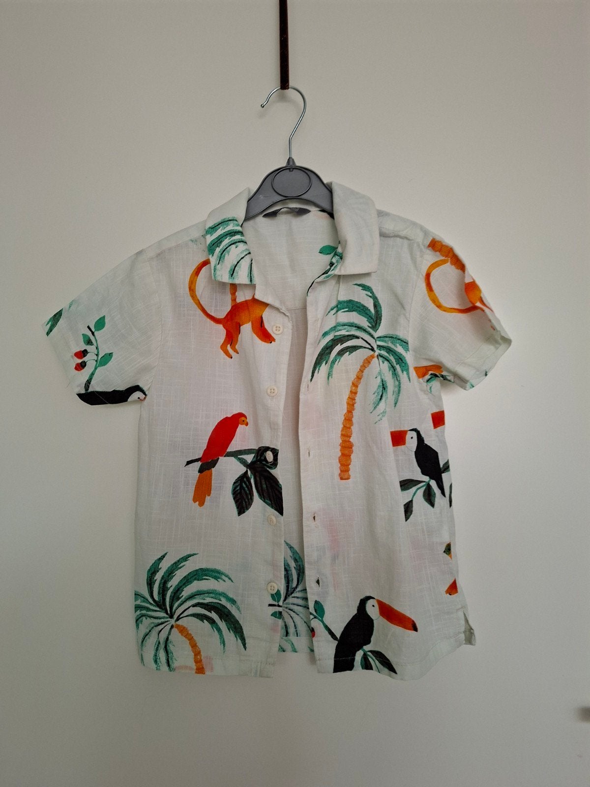 Zomerse blouse met jungleprint voor jongens, maat 128, Primark Cares, Overhemd of Blouse, Ophalen of Verzenden, Zo goed als nieuw