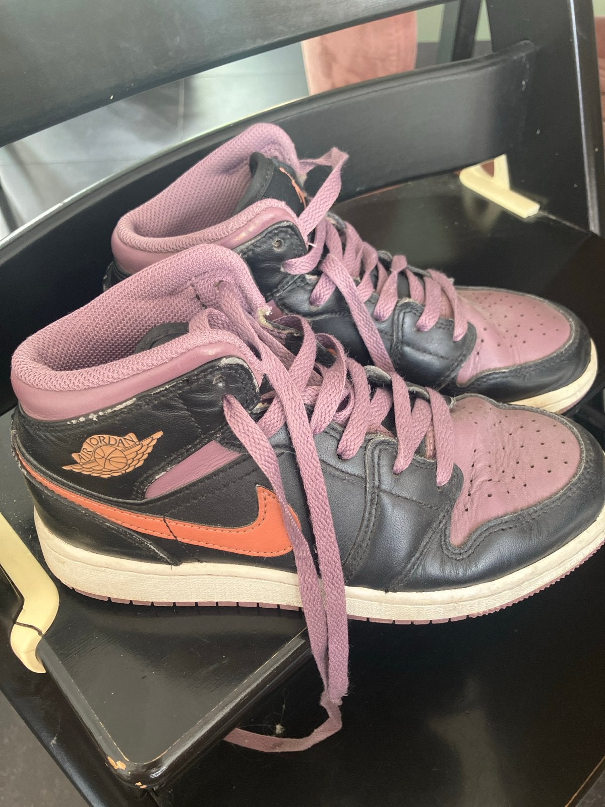 Nike Air Jordan 1 Mid - Zwart/Paars/Oranje, Ophalen, Gebruikt, Meisje, Sportschoenen