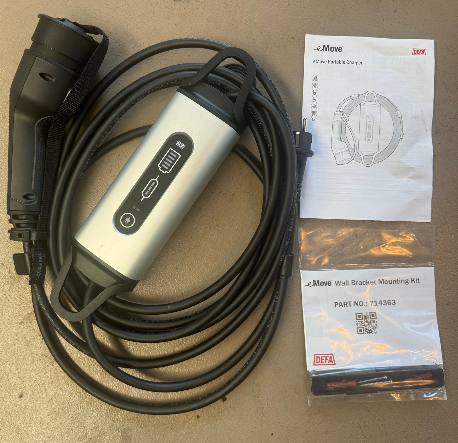 DEFA eMove Draagbare Oplader met Wandbevestiging, Auto diversen, Ophalen of Verzenden, Nieuw, Laadpaal en Laadkabel
