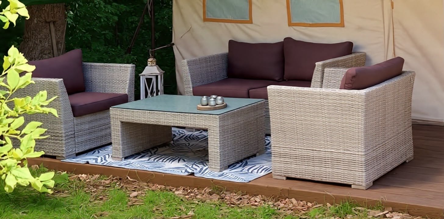 Gratis af te halen: Tuinset met 2 stoelen, bank en tafel, Tuin en Terras, Ophalen, 4 zitplaatsen, Gebruikt, Wicker
