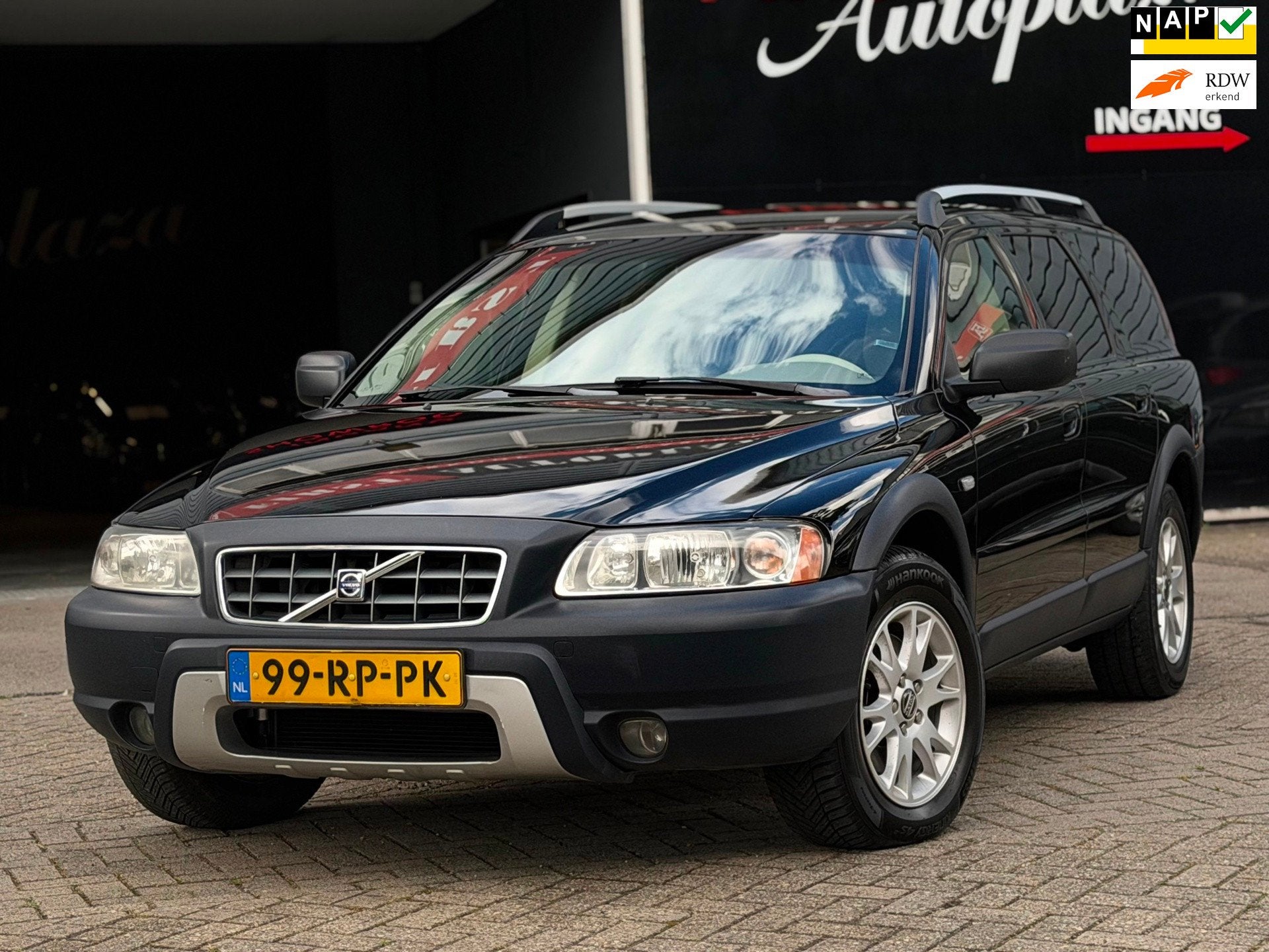 Volvo XC70 2.5 T Momentum AUTOMAAT STOELVERW/LEDER/CRUISE/YO, Stoelverwarming, Beige, XC70, Vierwielaandrijving