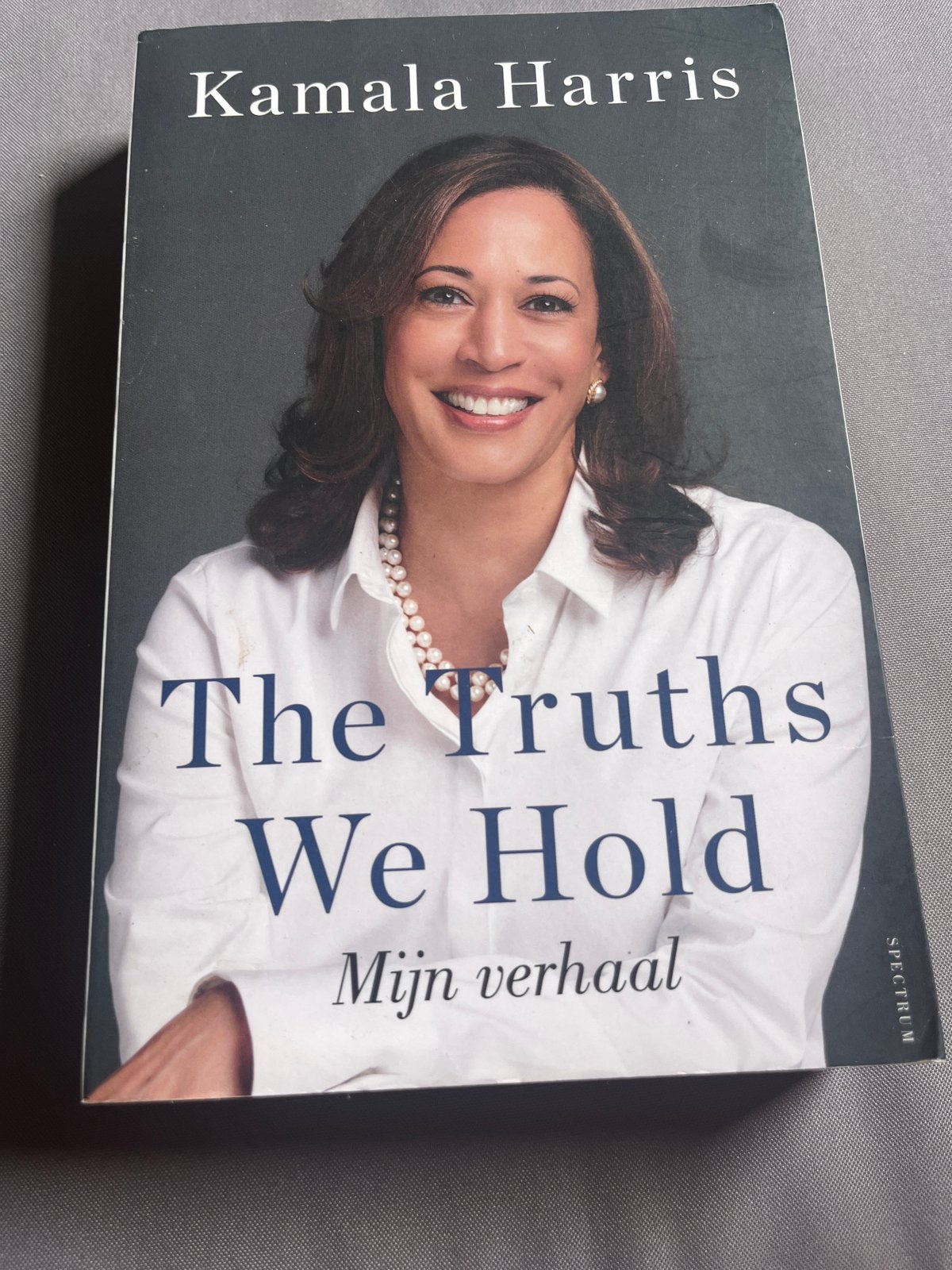 Kamala Harris - The Truths We Hold: Mijn verhaal, Ophalen of Verzenden, Zo goed als nieuw, Politiek