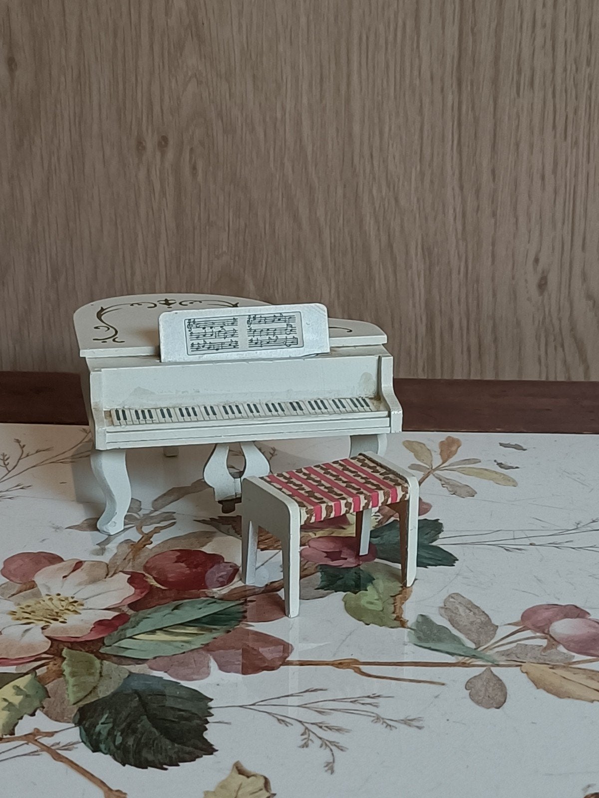 Vintage Lundby piano met krukje poppenhuis, Verzamelen, Ophalen of Verzenden, Gebruikt, Poppenhuis