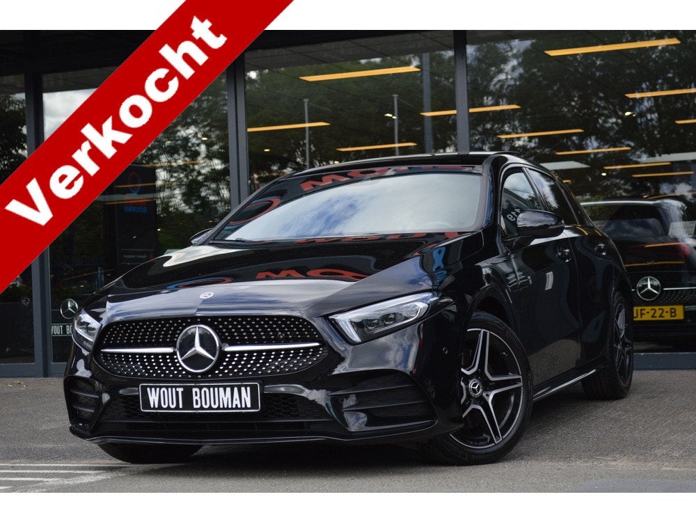 Mercedes-Benz A-Klasse 250 e AMG Multibeam Panorama Widescre, Auto's, Parkeerassistent, Gebruikt, 4 cilinders, Zwart