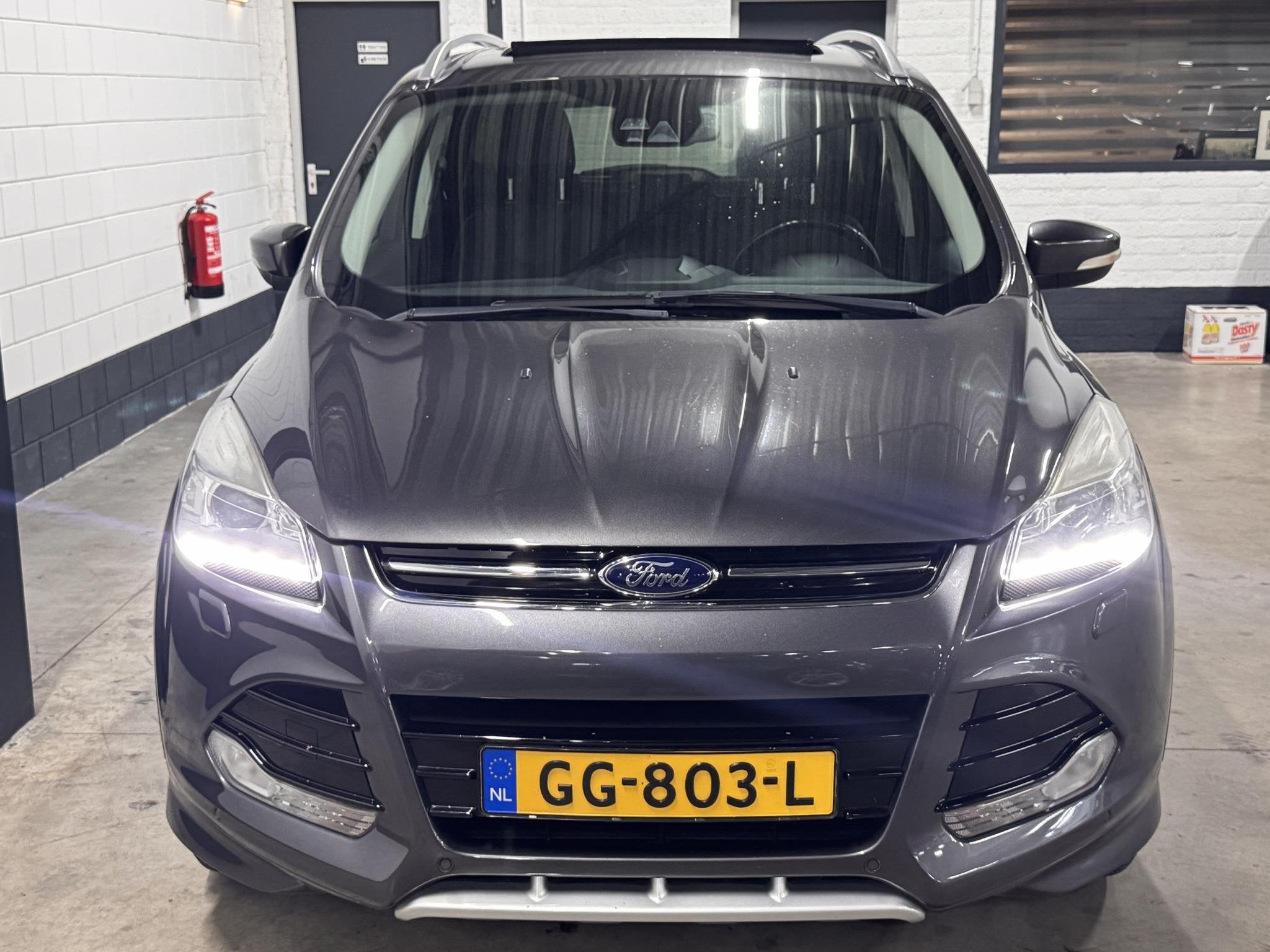 Ford Kuga 1.5 Titanium Zeer Netjes Schuifdak Camera Stoelver, Euro 6, 4 cilinders, Leder en Stof, Origineel Nederlands