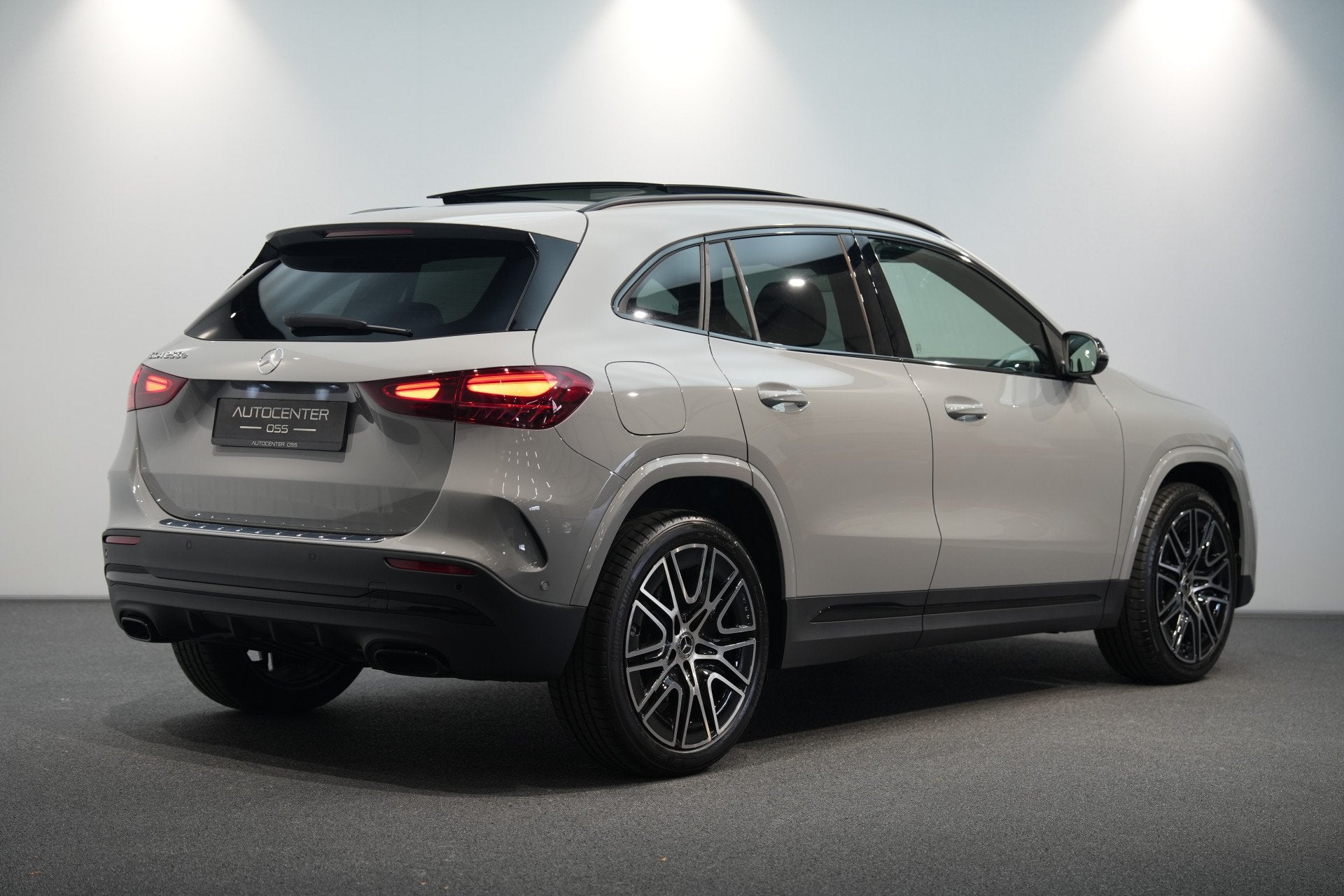 Mercedes-Benz GLA 250 e 140 Year Edition  NAP  PANO, 12 maanden, 4 cilinders, Bedrijf, Automatische klimaatregeling