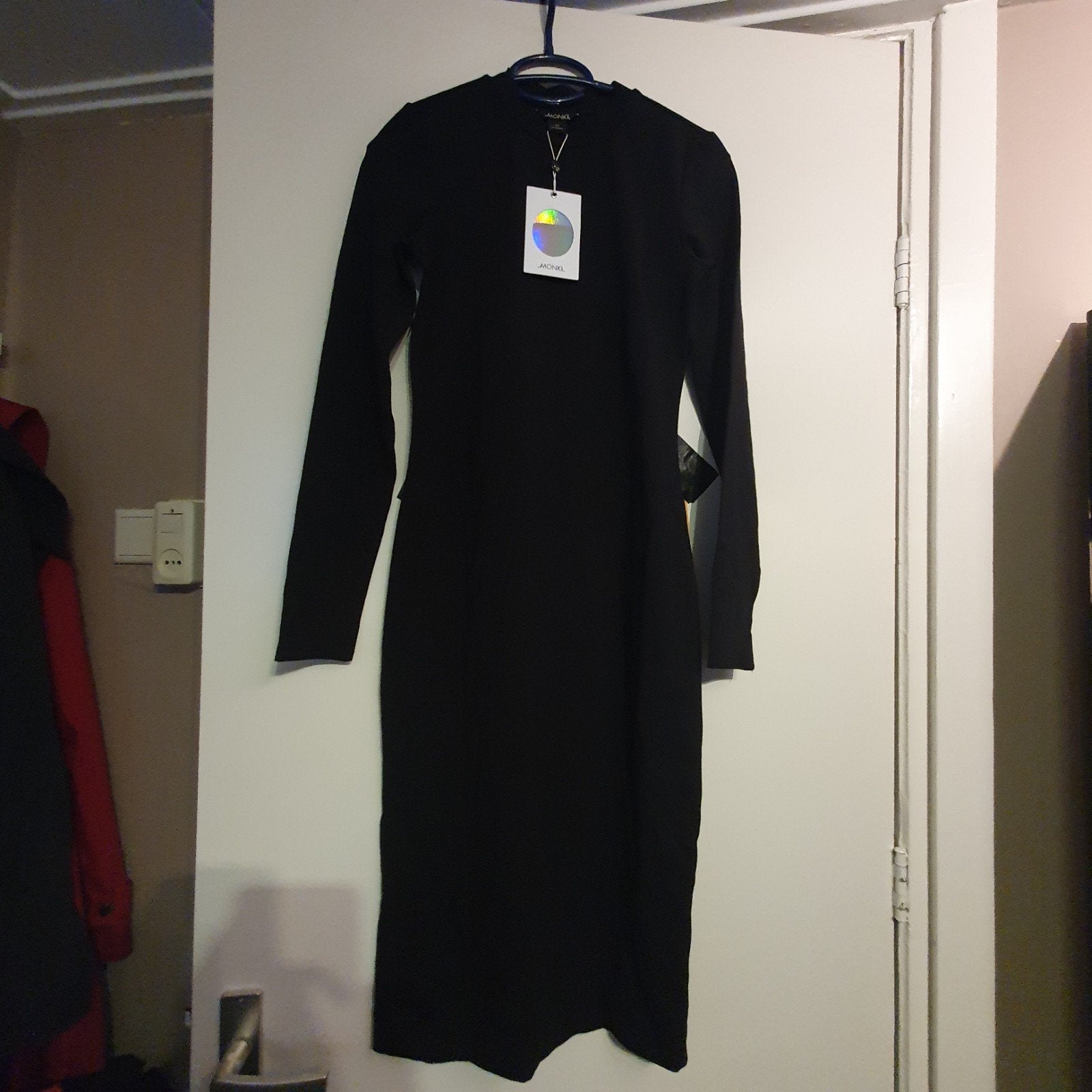 Monki zwarte jurk, maat XS, nieuw met kaartjes, Kleding | Dames, Jurken, Zwart, Nieuw, Ophalen of Verzenden, Knielengte