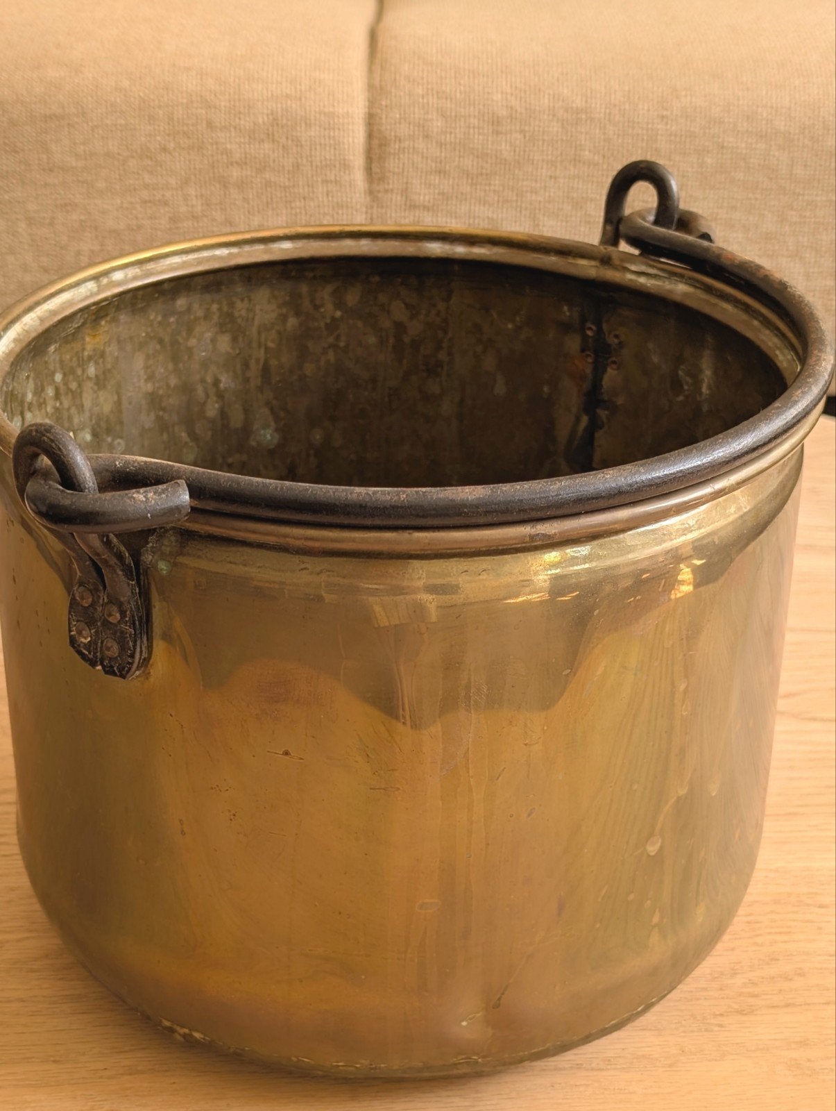 Antieke messing ketel met gietijzeren beugel, Ophalen