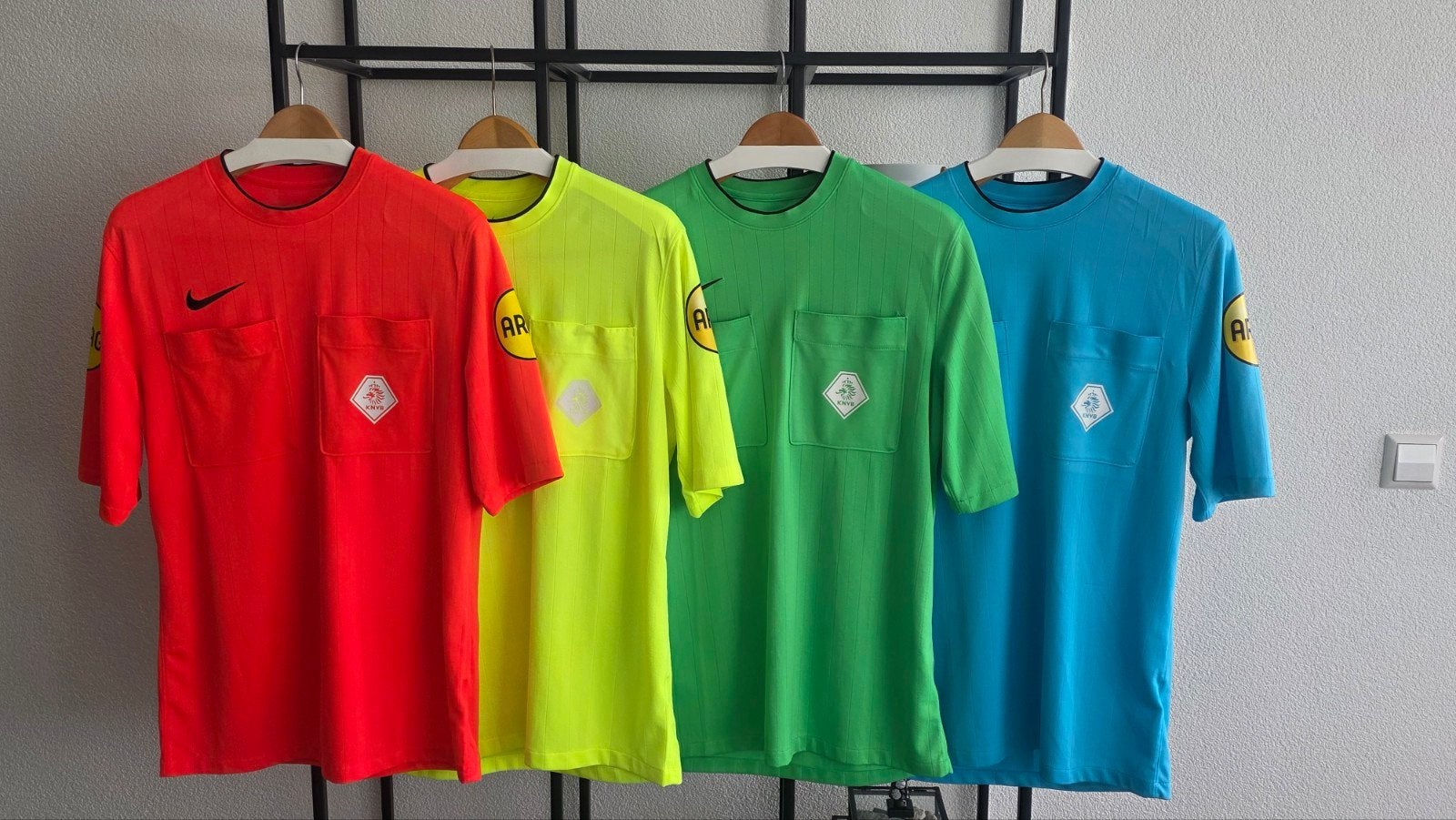 KNVB Nike scheidsrechter shirts, Ophalen of Verzenden, Nieuw, Maat 52/54 (L)