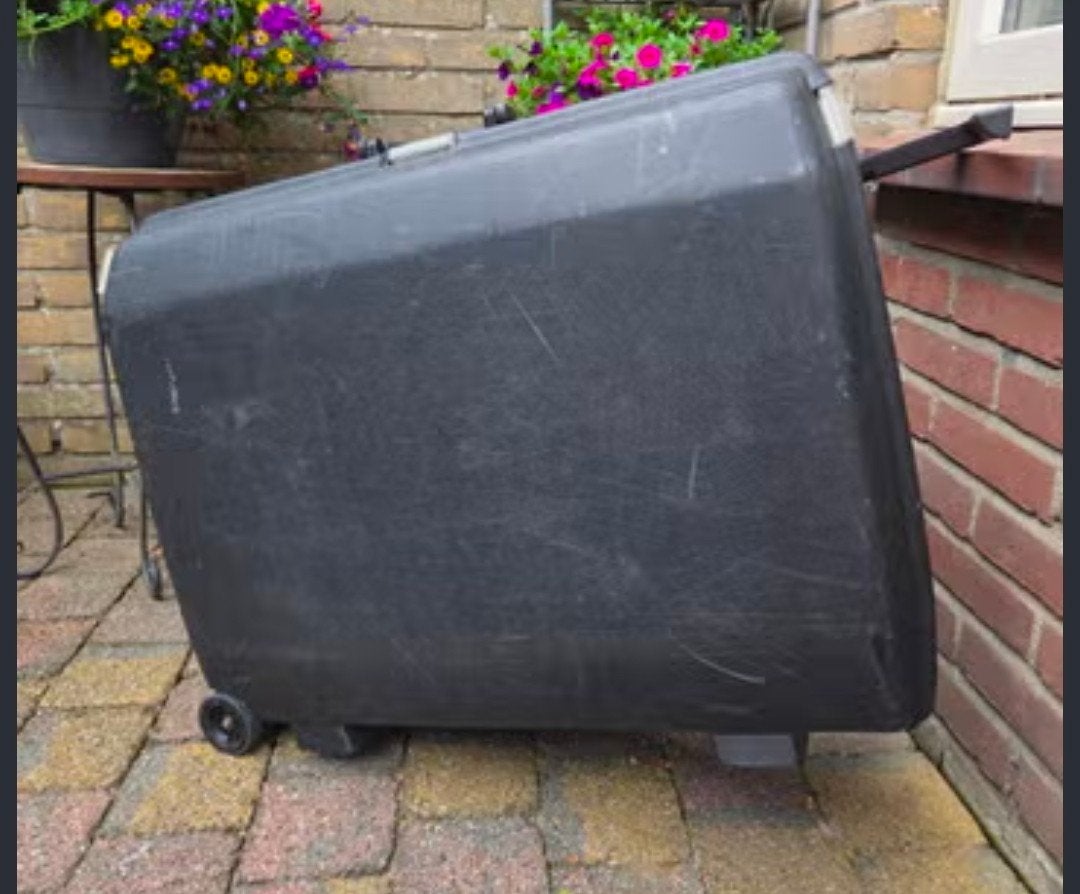Zwarte koffer met wieltjes en uitschuifbare handgreep, Ophalen, Uitschuifbare handgreep, 30 cm of meer, Gebruikt