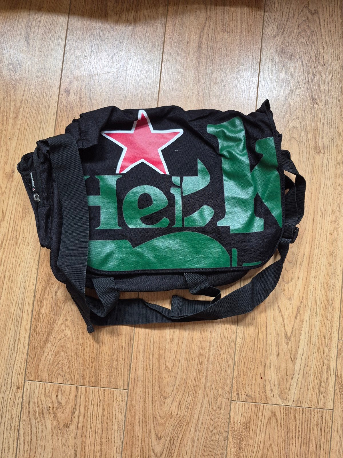 Heineken schoudertas - Zwart met groen logo, Ophalen of Verzenden, Gebruikt, Zwart, Schoudertasje