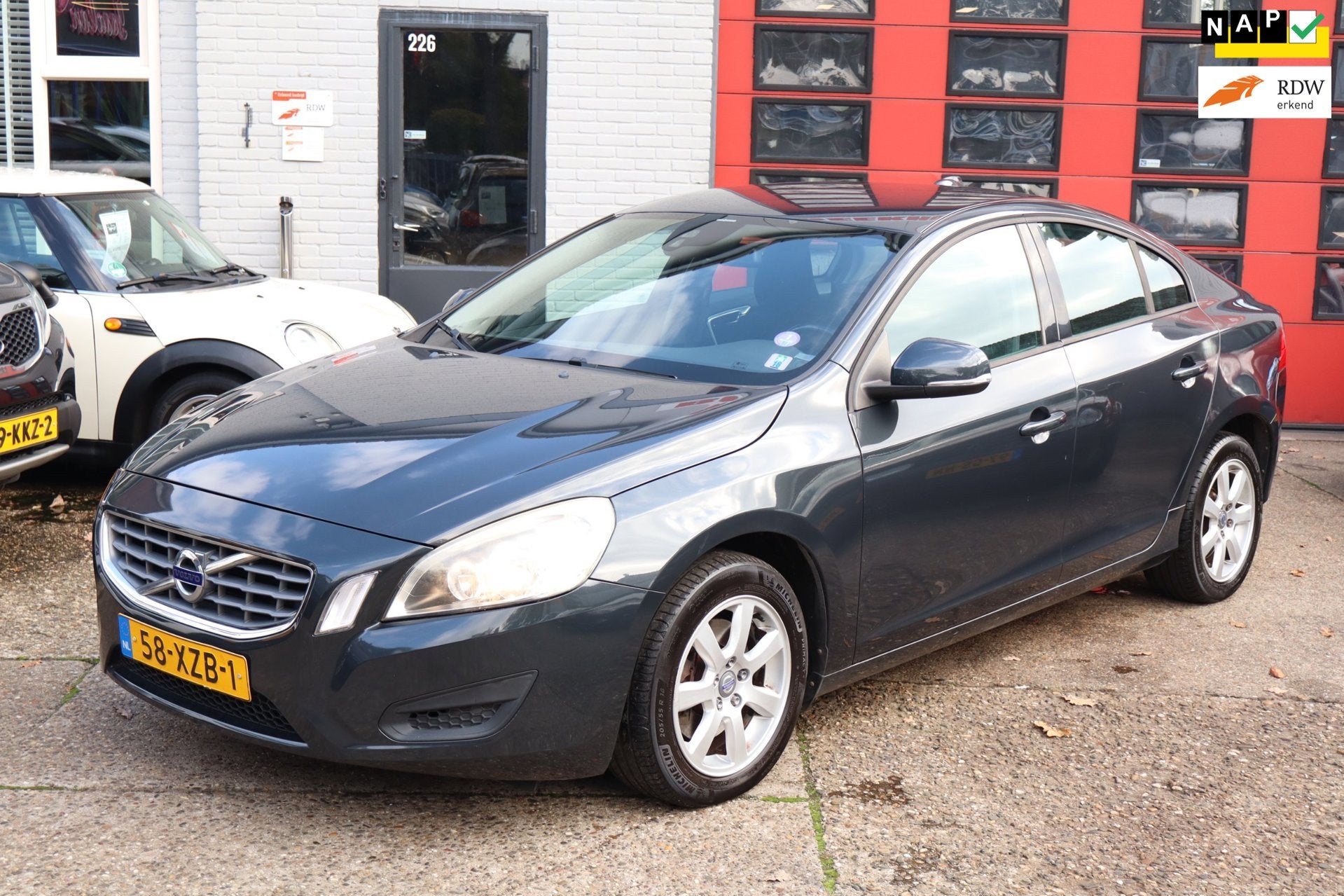 Volvo S60 1.6 T3 Kinetic AUTOMAAT ,NAVI , 150 PK, Auto's, 4 cilinders, 150 pk, S60, 1600 kg