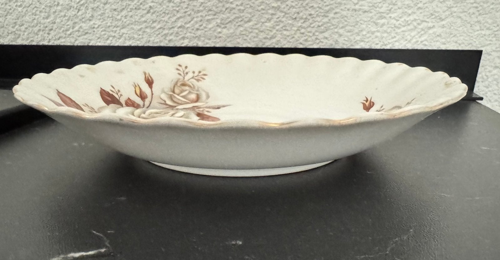 Richmond Rone China England schoteltje 14 cm omhoogstaand, Antiek en Kunst, Antiek | Servies los, Ophalen of Verzenden