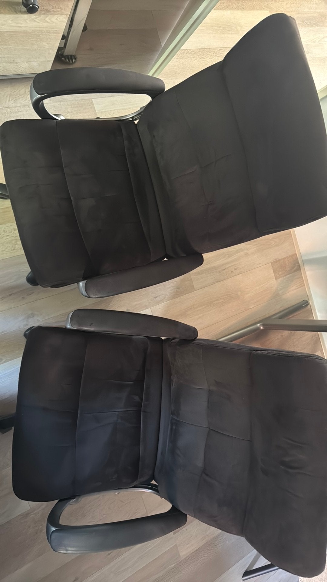 Twee comfortabele zwarte suède bureaustoelen, Ophalen, Gebruikt, Zwart, Bureaustoel