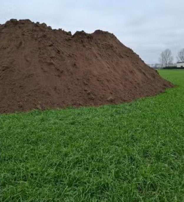 gratis schone  zwate grond storten, Ophalen, Ophoogzand