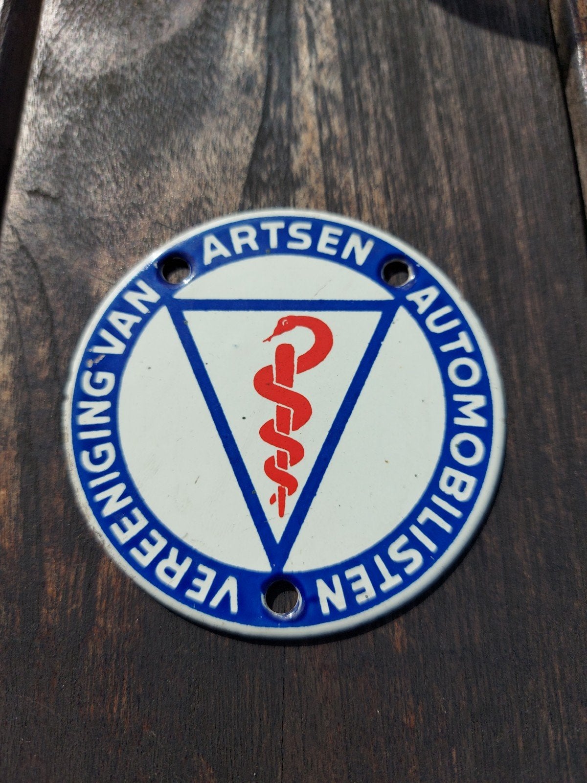 Antiek auto embleem badge  arts esculaap dokter, Ophalen of Verzenden, Zo goed als nieuw, Auto's