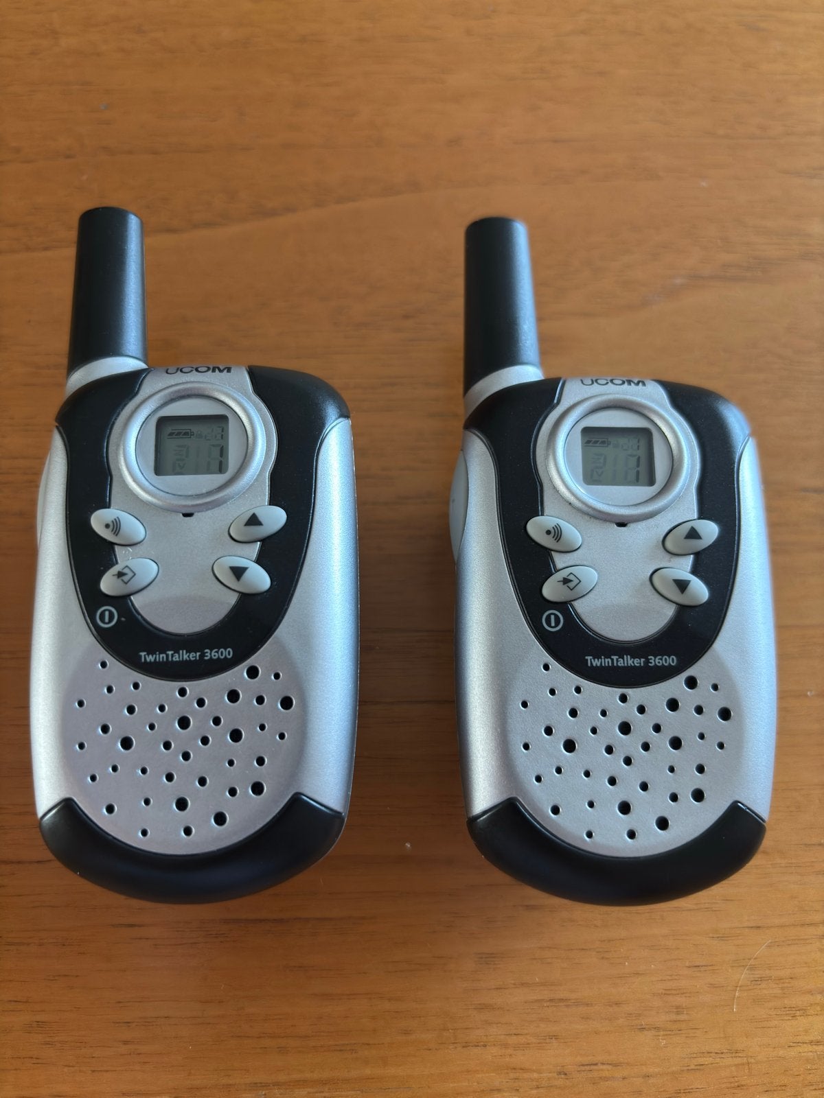 UCOM Twintalker 3600 walkietalkie + nieuwe Varta batterijen, Telecommunicatie, Ophalen of Verzenden, Zo goed als nieuw, Portofoon of Walkie-talkie