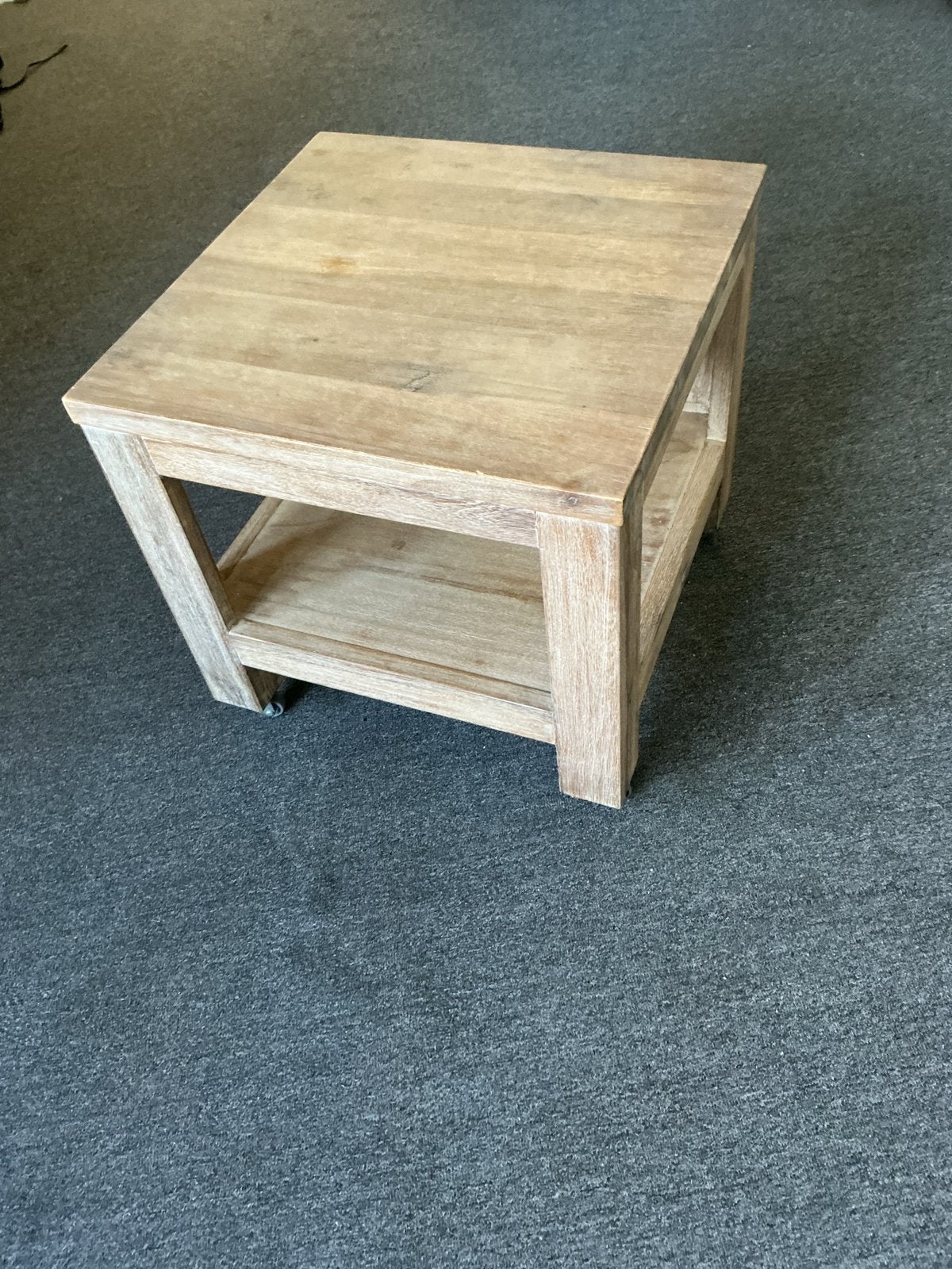 Houten bijzettafel met opbergruimte, Huis en Inrichting, Ophalen, Minder dan 45 cm, Minder dan 55 cm, Gebruikt
