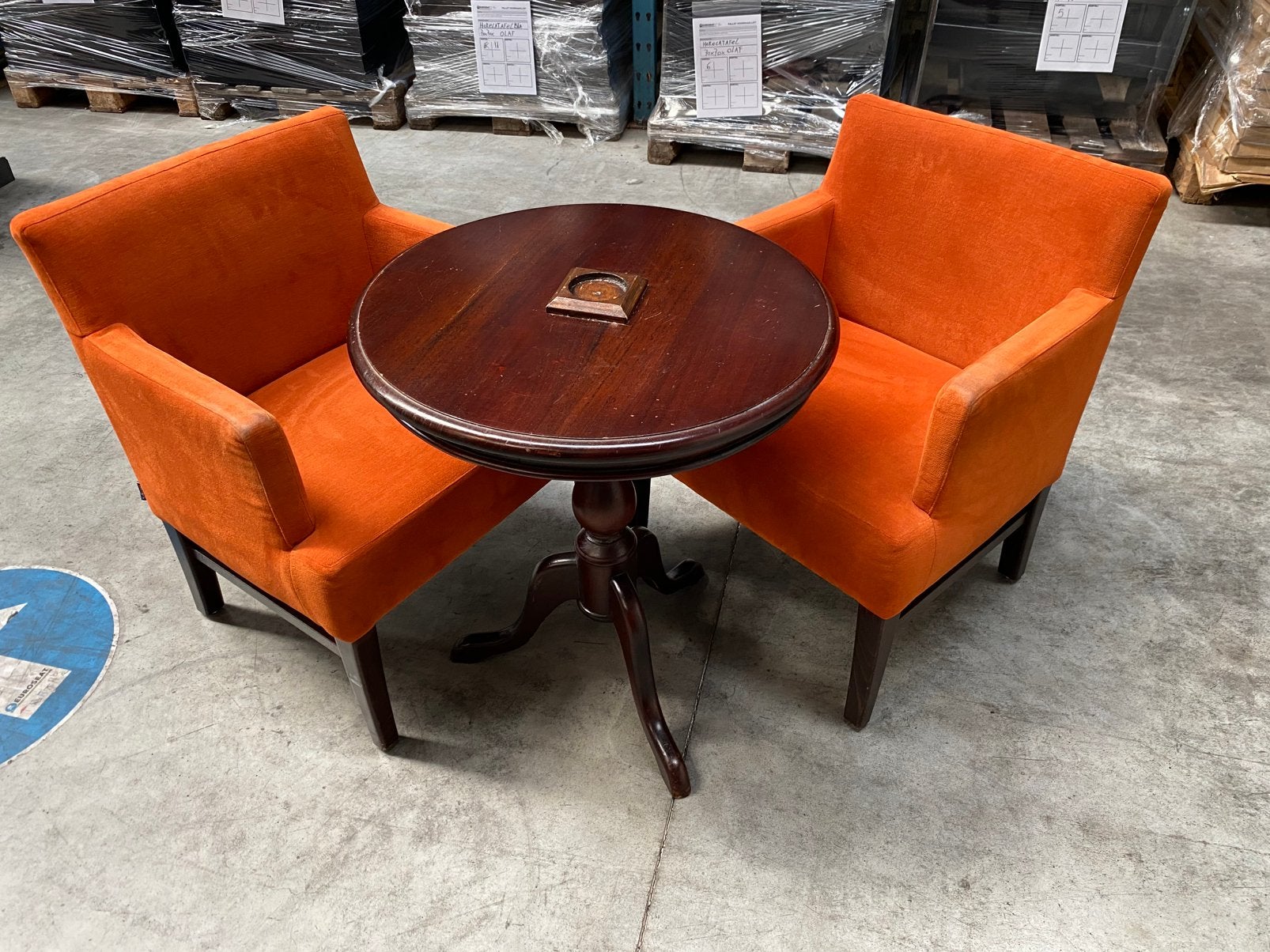 Horecaset 1 tafel 2 stoelen oranje (8x) & beige (10x), Ophalen of Verzenden