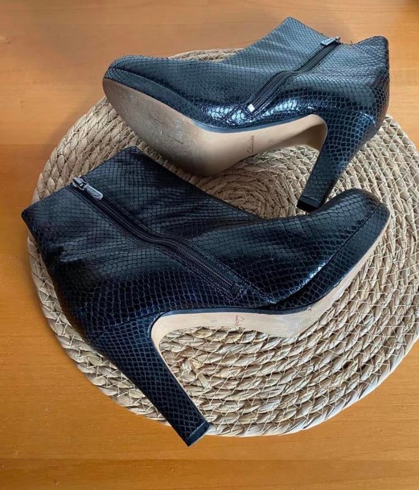 Clarks snake croco laarsjes- maat 39,5, Zwart, Lage of Enkellaarzen, Ophalen of Verzenden, Zo goed als nieuw