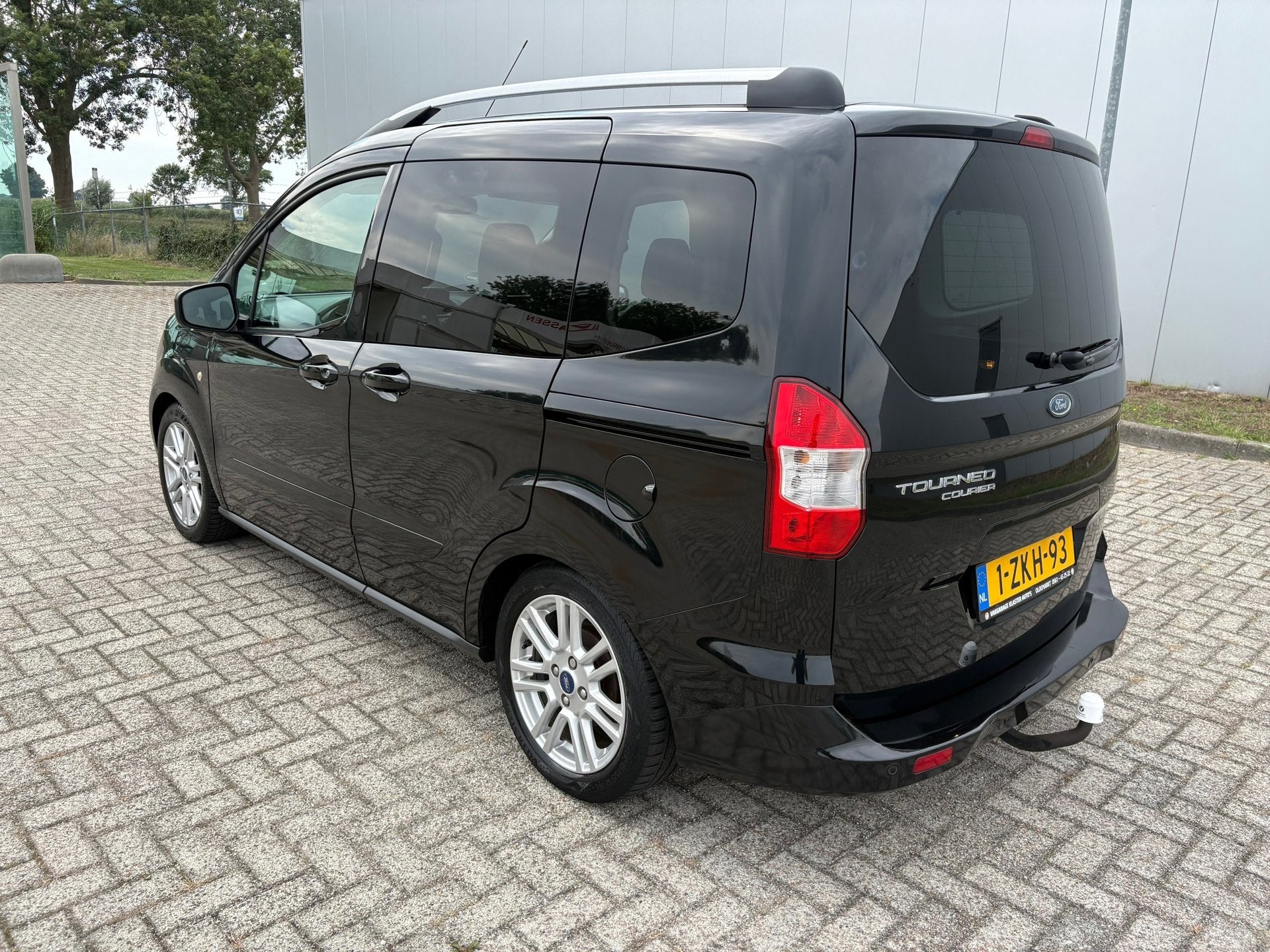 Ford Tourneo Courier 1.0 Titanium , Climaat control, Achteru, Auto's, Ford, Voorwielaandrijving, Euro 5, Gebruikt, Zwart