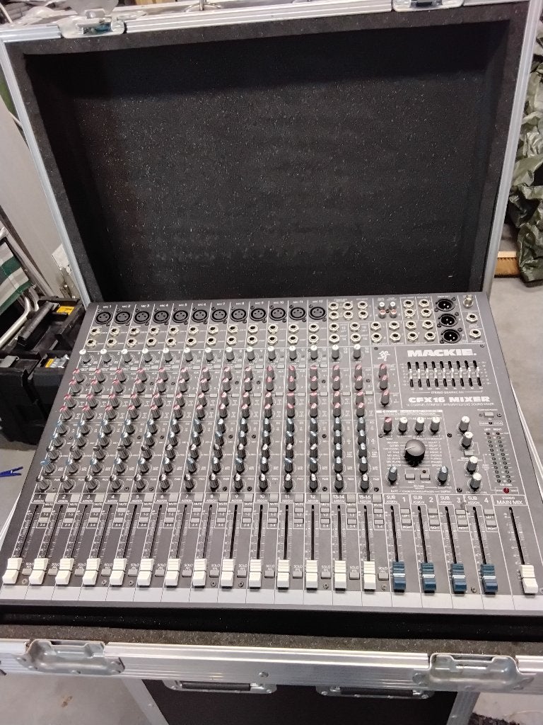 Mackie CFX16 mixer in case, Muziek en Instrumenten, Mengpanelen, Ophalen, Zo goed als nieuw, 10 tot 20 kanalen