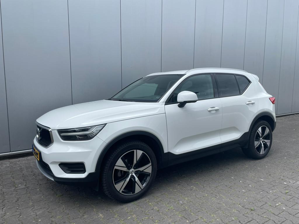 Volvo XC40 T3 156pk 2019 Wit, Harmon Kardon, trekhaak, Auto's, Volvo, Voorwielaandrijving, Euro 5, Zwart, 156 pk