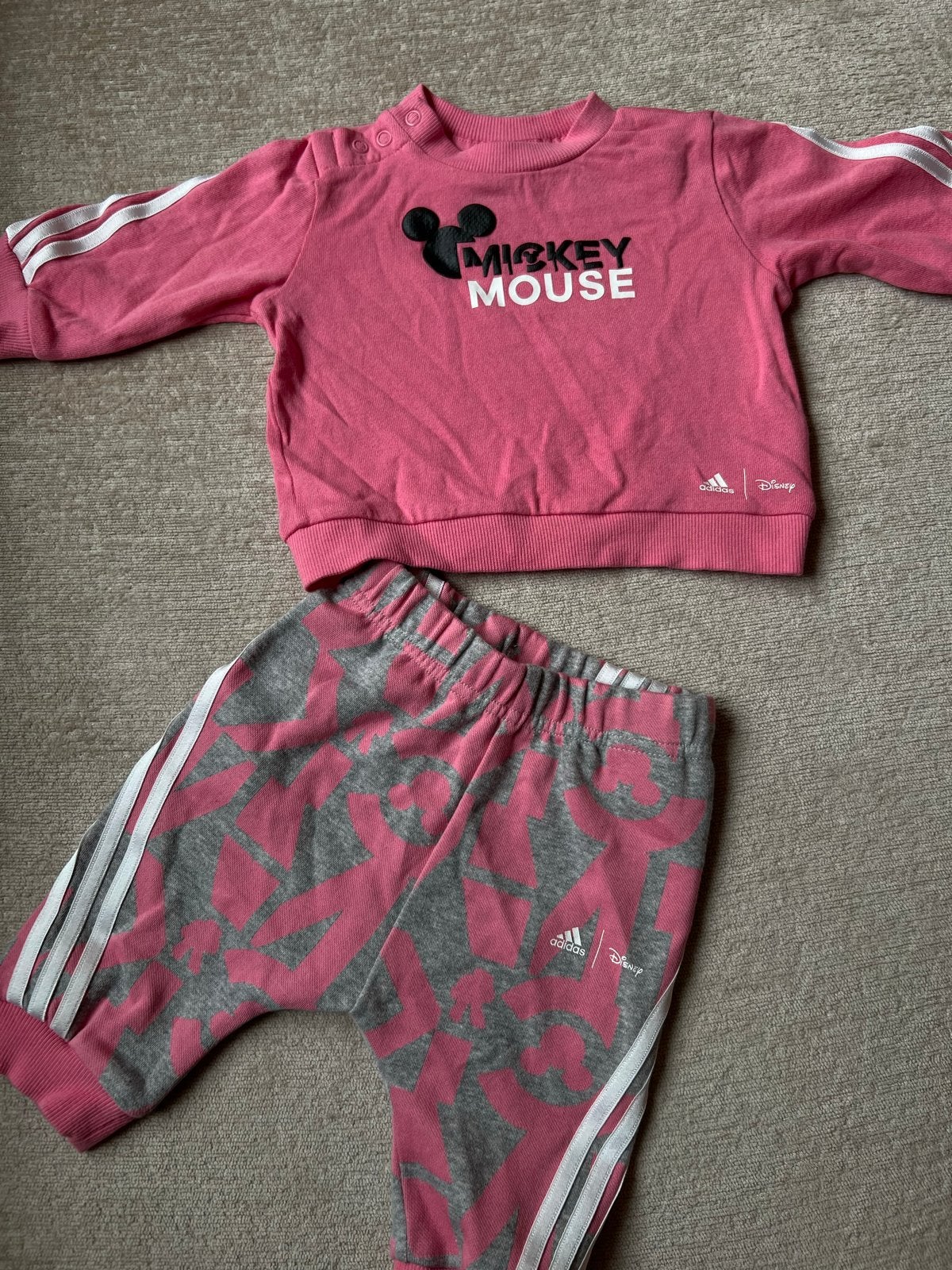 Adidas Disney Mickey Mouse Trainingspakje Roze nieuw, Ophalen, Nieuw, Meisje