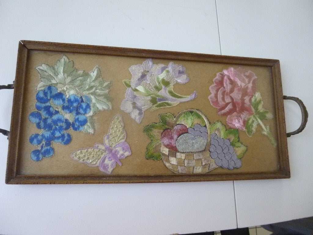dienblad met Turmac zijdjes onder glas, oude applicaties, Ophalen of Verzenden